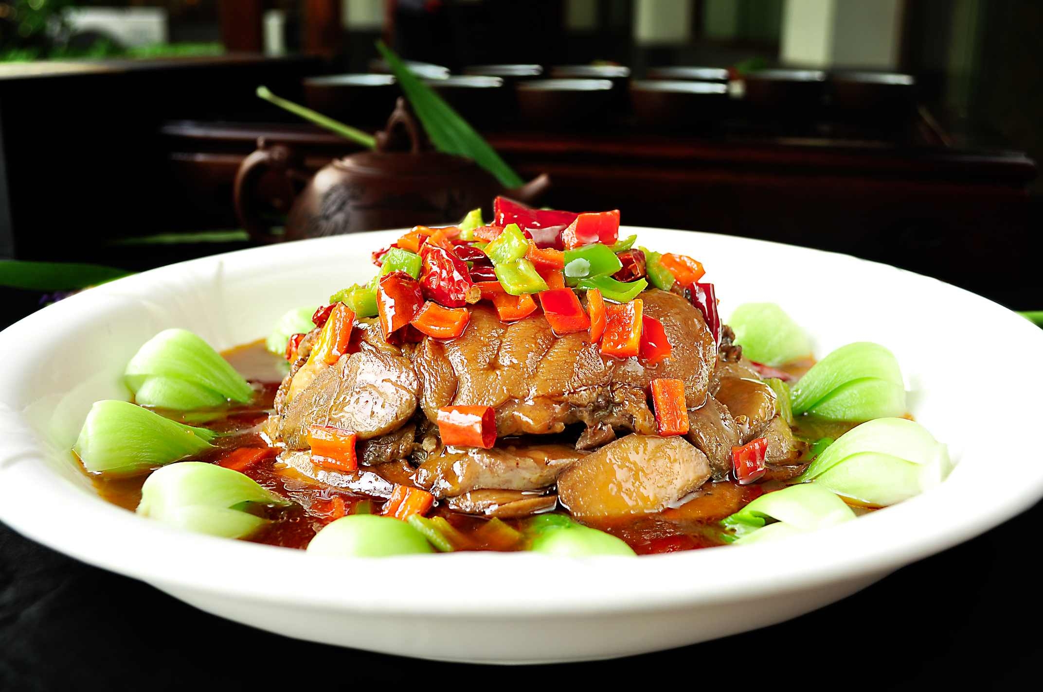 餐饮美食川菜猪肘子芋香千层肚高清图片