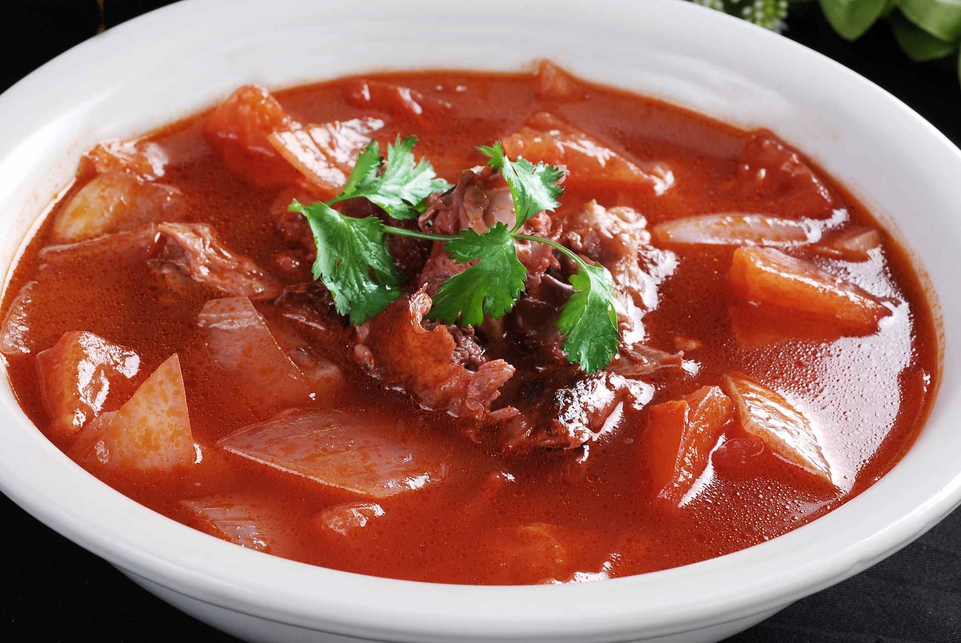 餐饮美食牛腩蕃茄鸭架汤高清图片