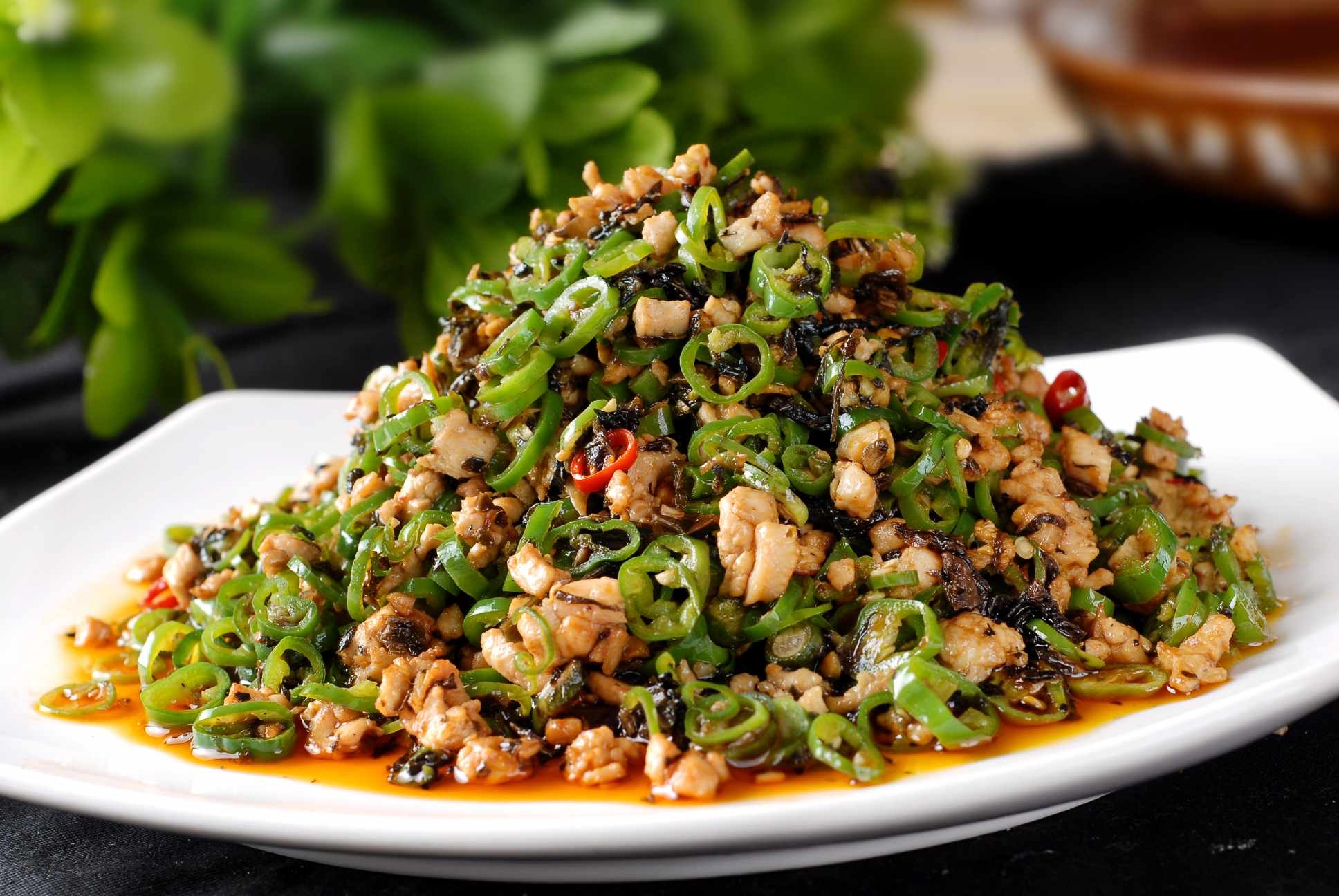 餐饮美食川菜私家碎米鸡高清图片