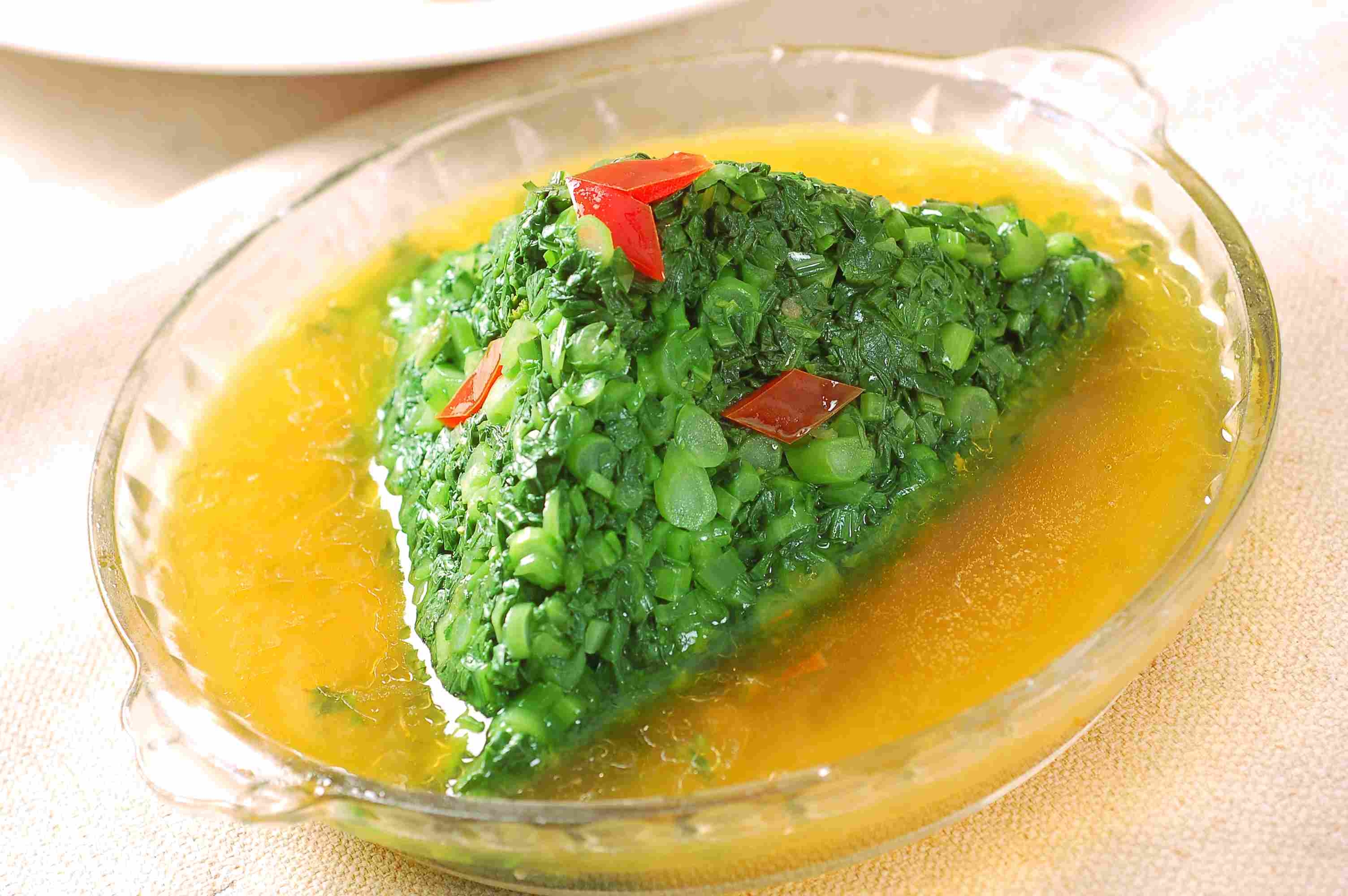 鸡汁青菜钵高清图片