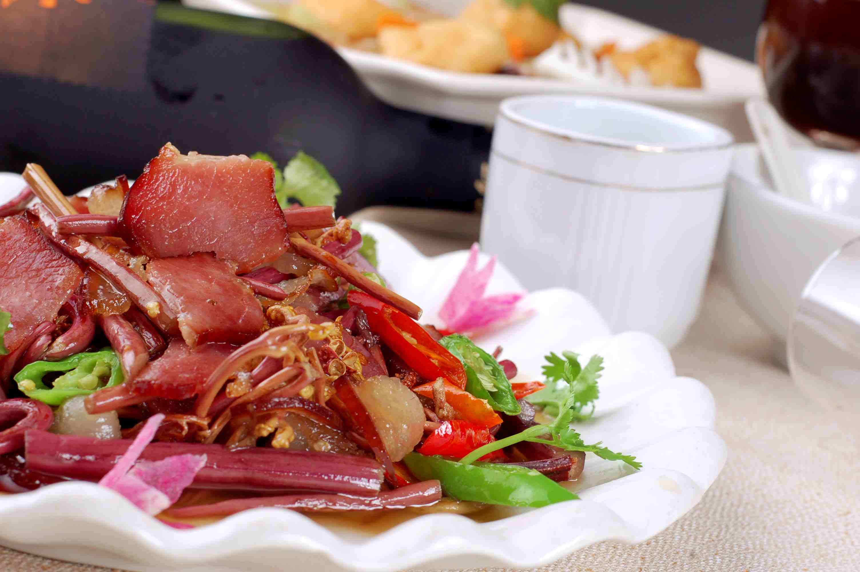 餐饮美食蕨菜炒腊肉宣传图片灯箱