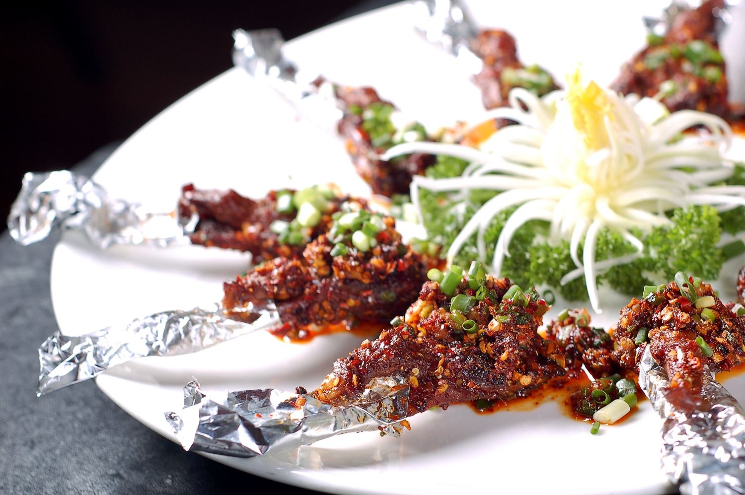 餐饮美食热菜飘香鸭下巴高清图片