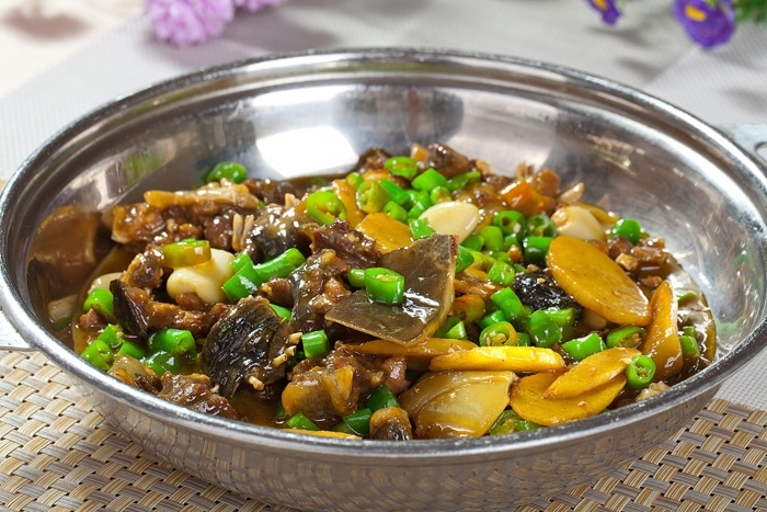 青椒焖水鱼 青椒水鱼 青椒焖甲鱼