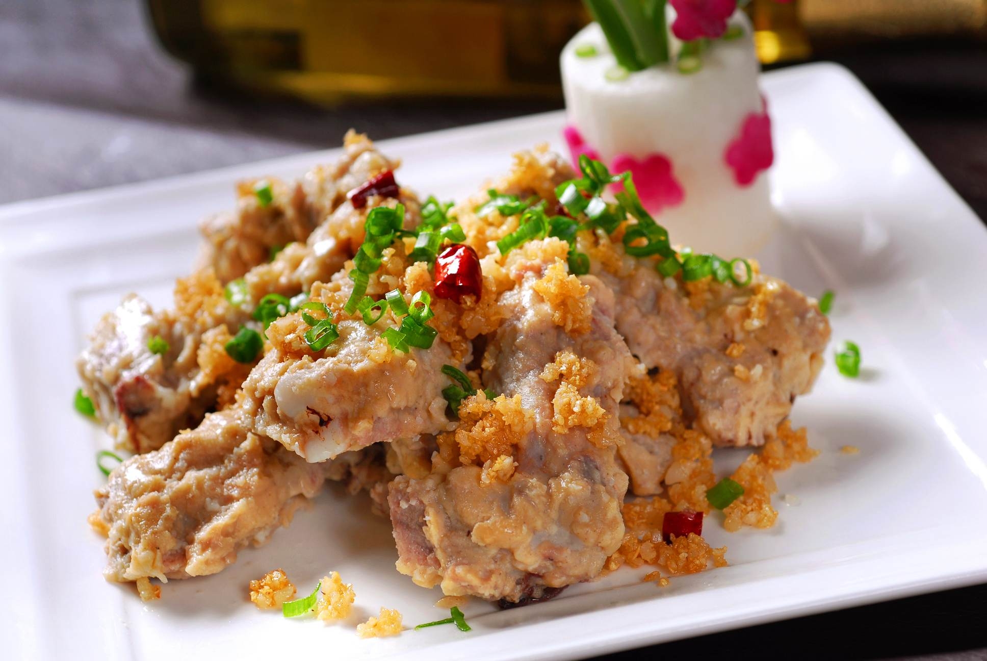 餐饮美食川菜香蒜香排骨高清图片