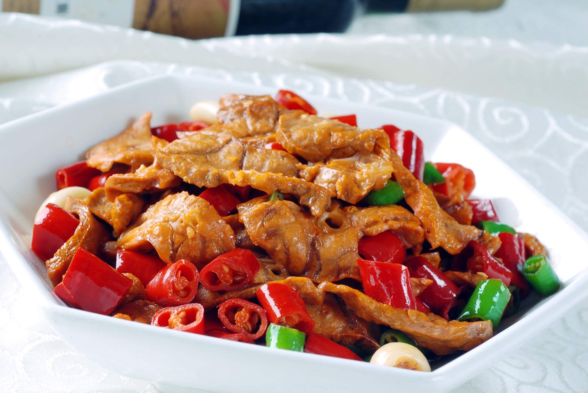 小炒小吃尖椒肺片高清图片