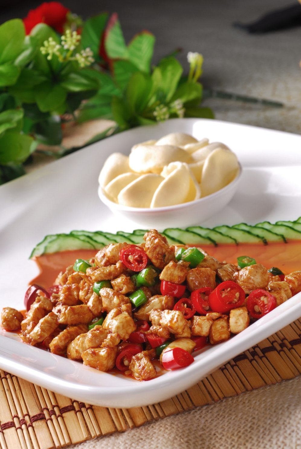 高清图片餐饮美食川菜藿香鸡柳配薯片高清图片