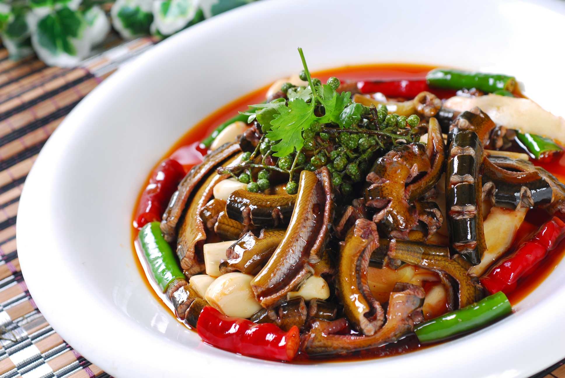 餐饮美食仔姜鳝段高清图片