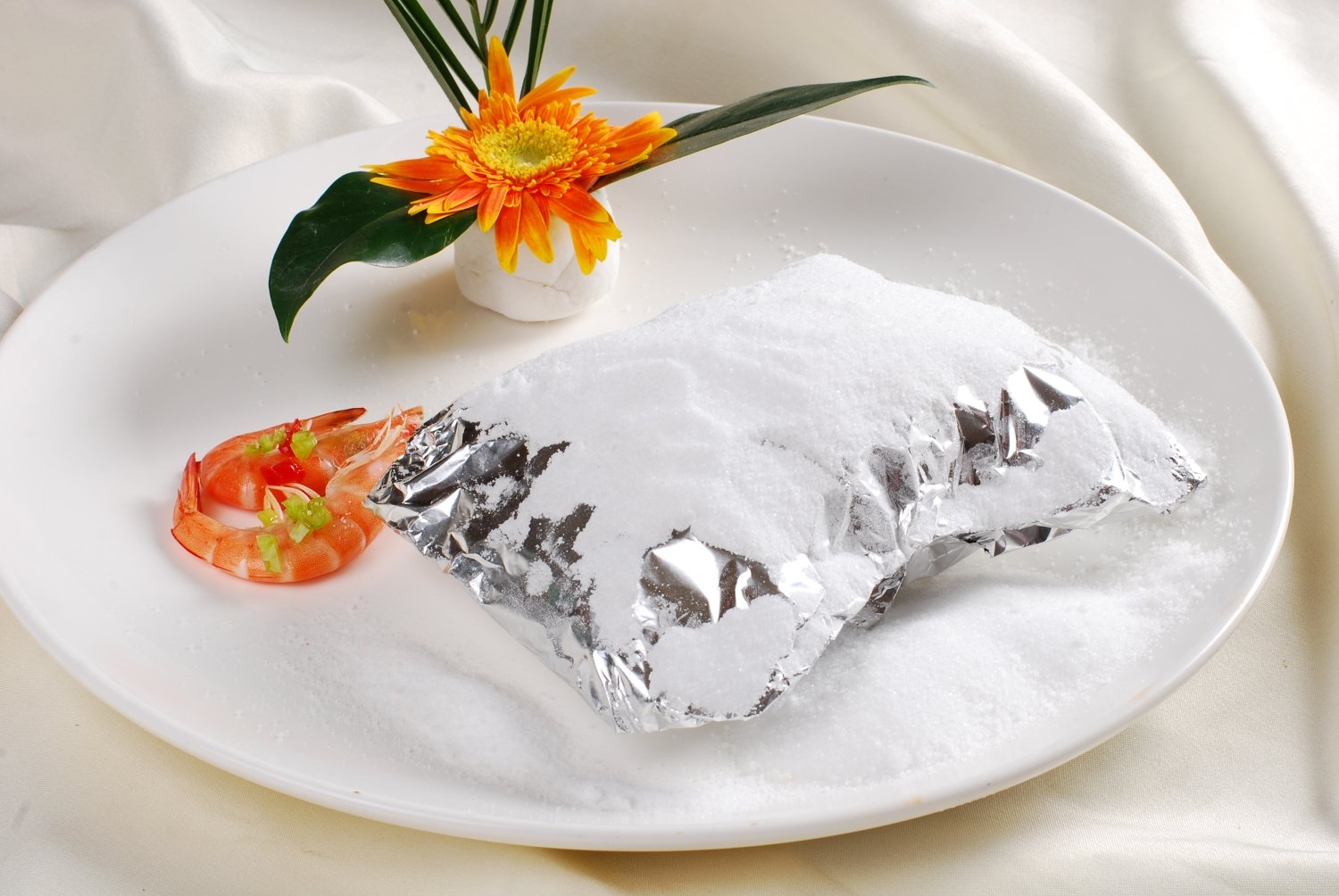 餐饮美食官府纸包虾高清图片