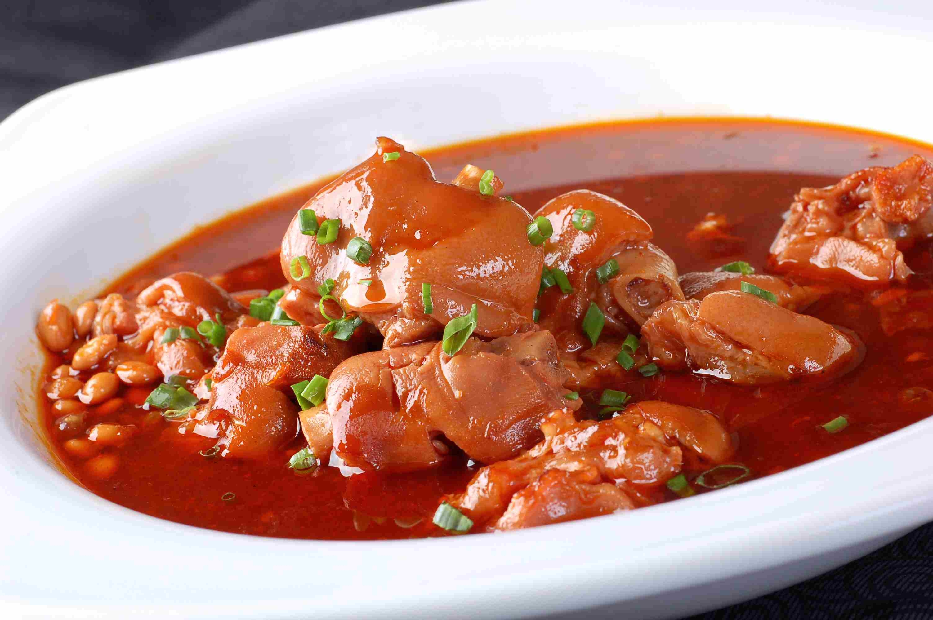 餐饮美食川菜黄豆焖猪手高清图片