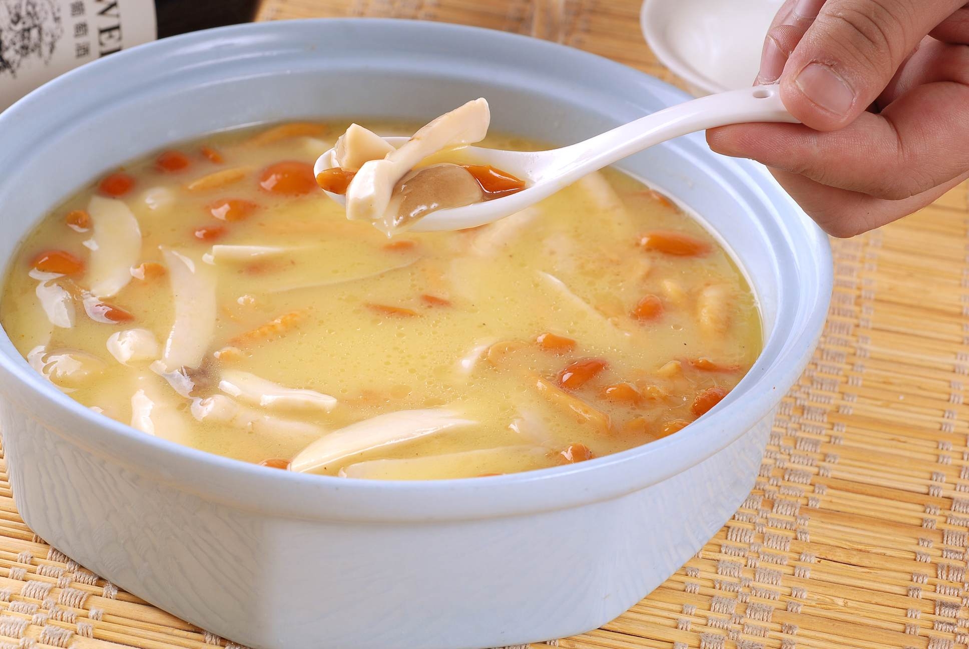 餐饮美食川菜浓汤野菌高清图片