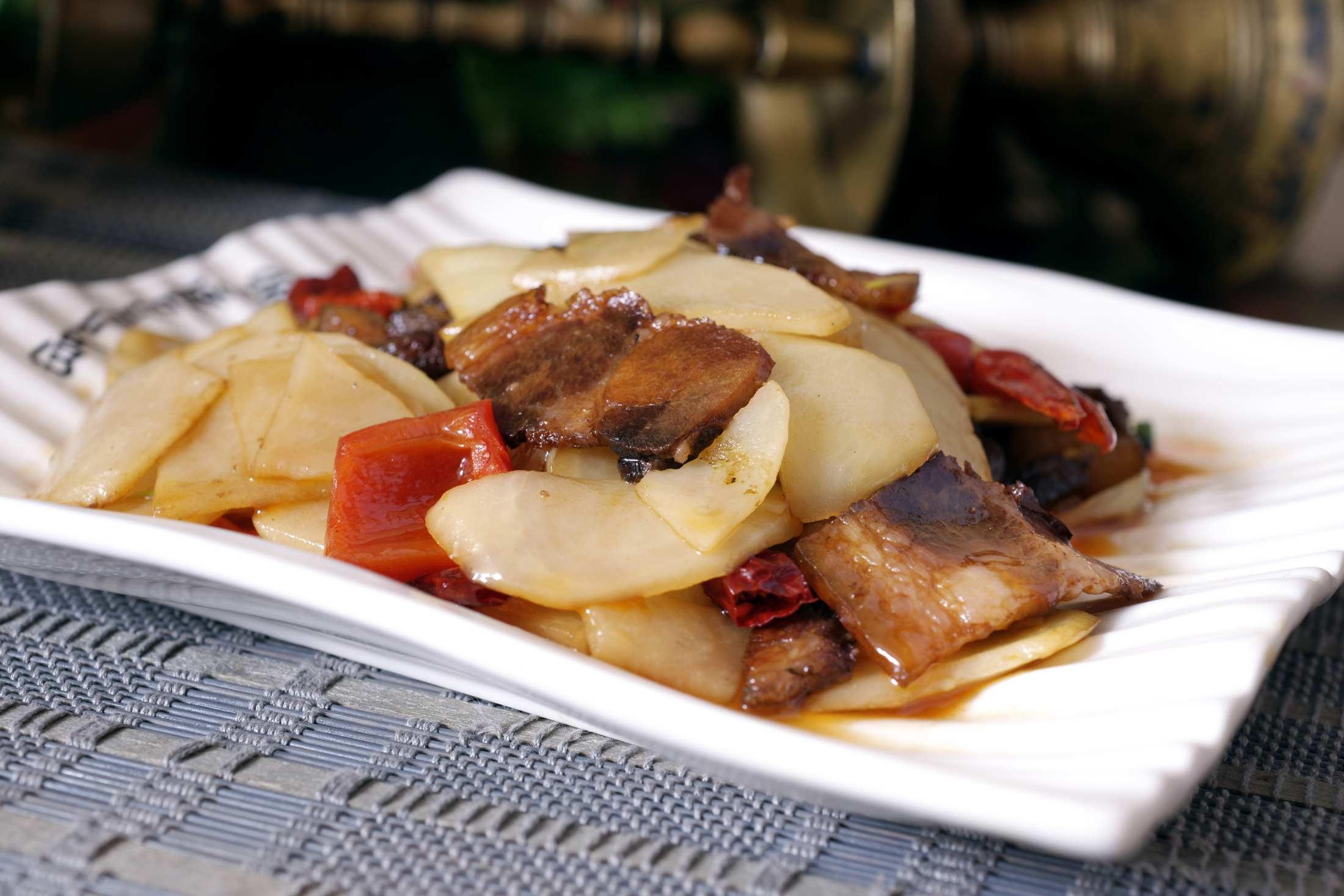 餐饮美食招牌热-土豆炒藏香猪宣传图片灯箱