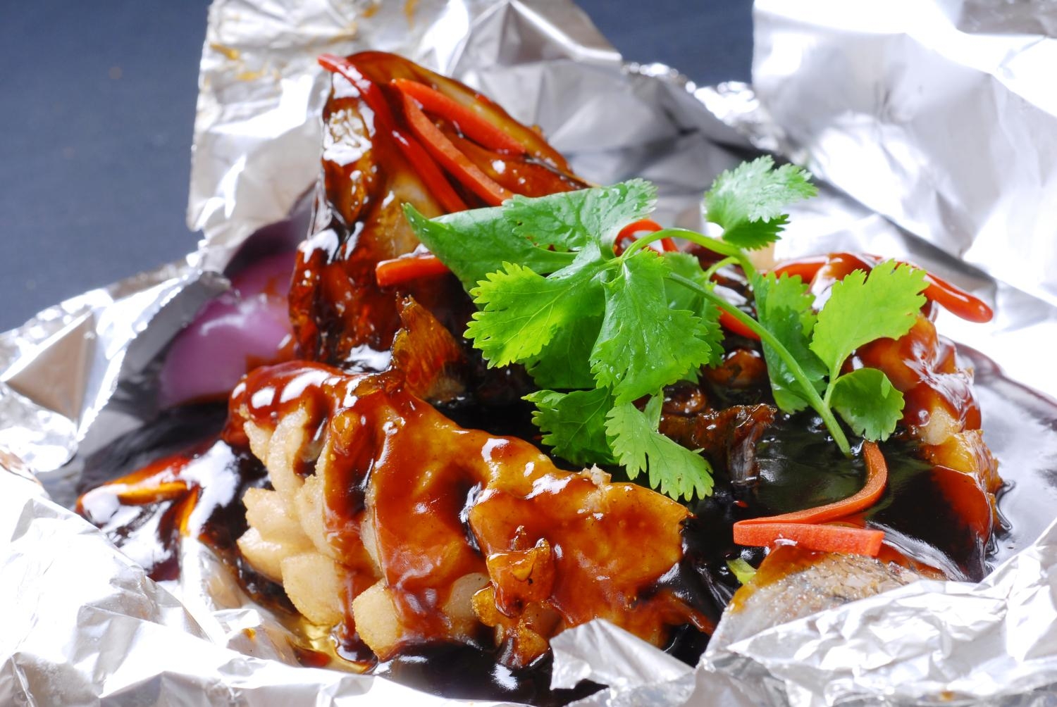 餐饮美食川菜烧汁鲈鱼高清图片