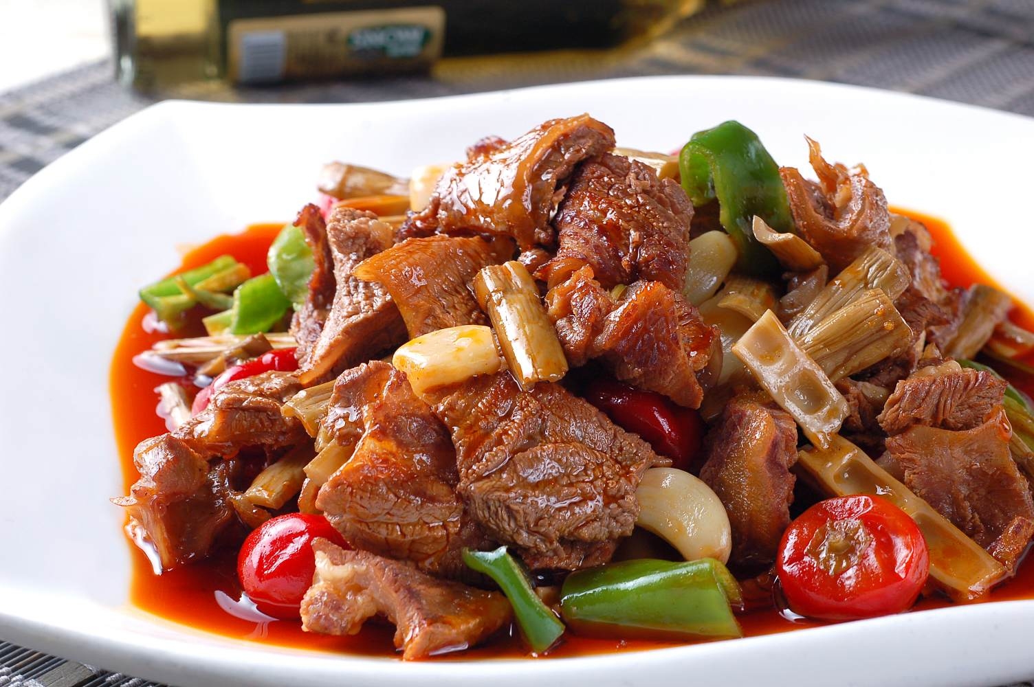 餐饮美食川菜腌笋牛肉高清图片