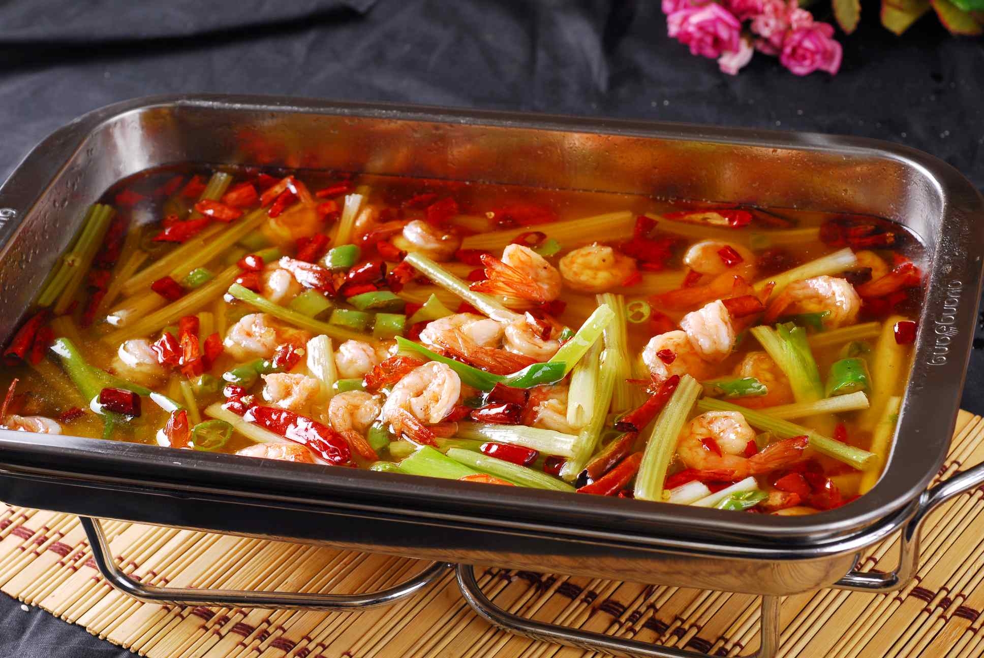 餐饮美食双椒沸腾虾高清图片