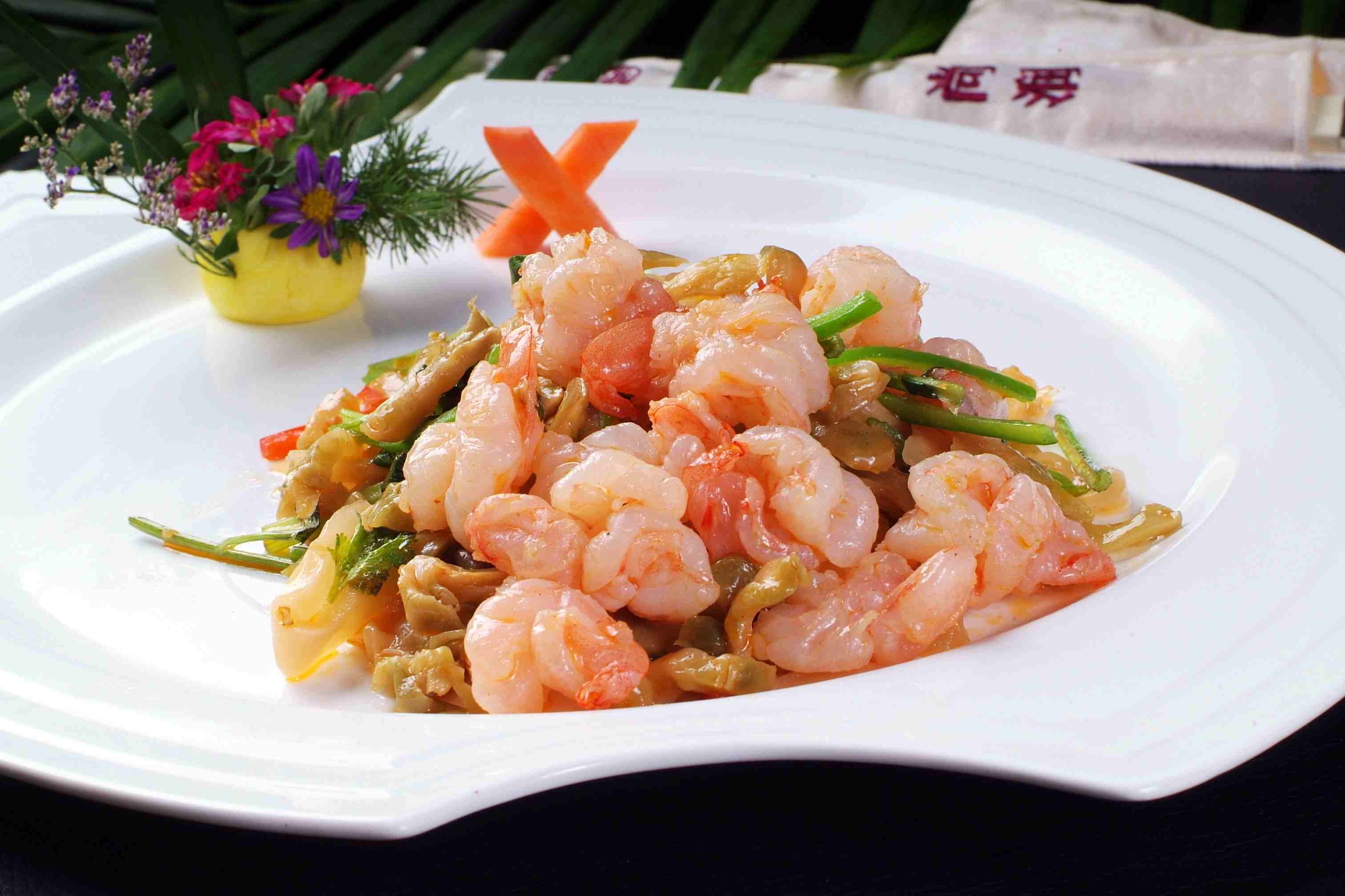 榨菜明虾球高清图片