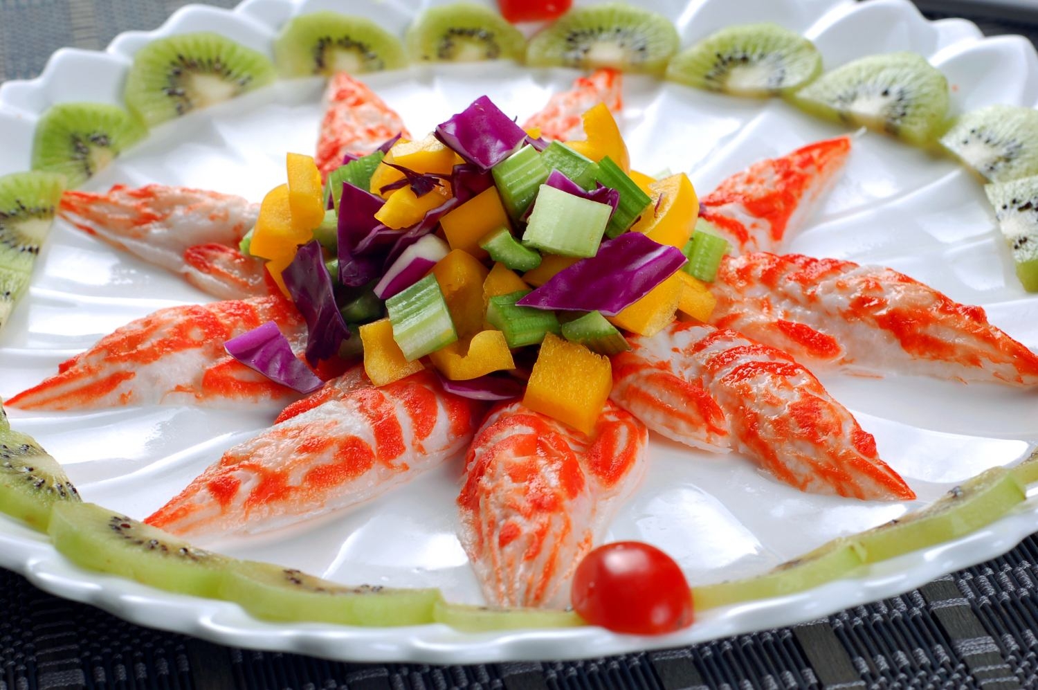 餐饮美食川菜热三色素虾仁高清图片