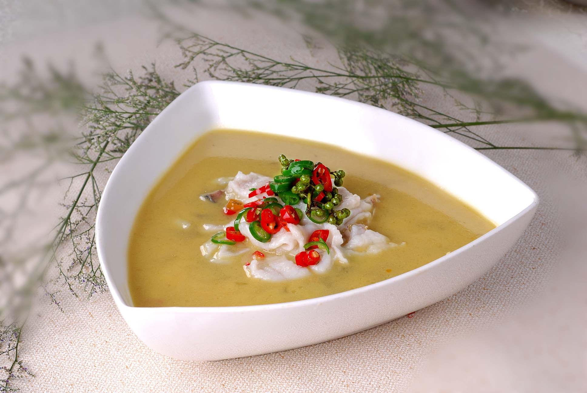 餐饮美食热菜特色乌鱼片高清图片