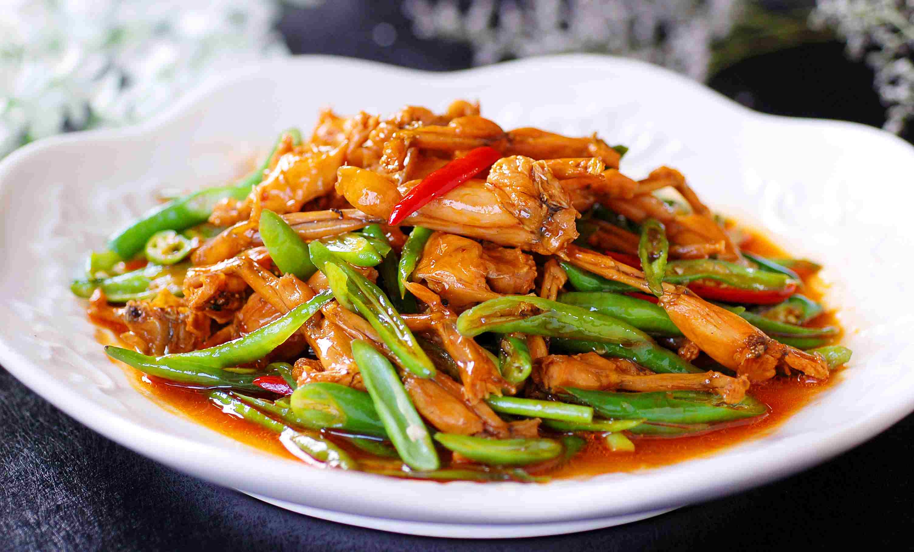 尖椒田鸡高清图片