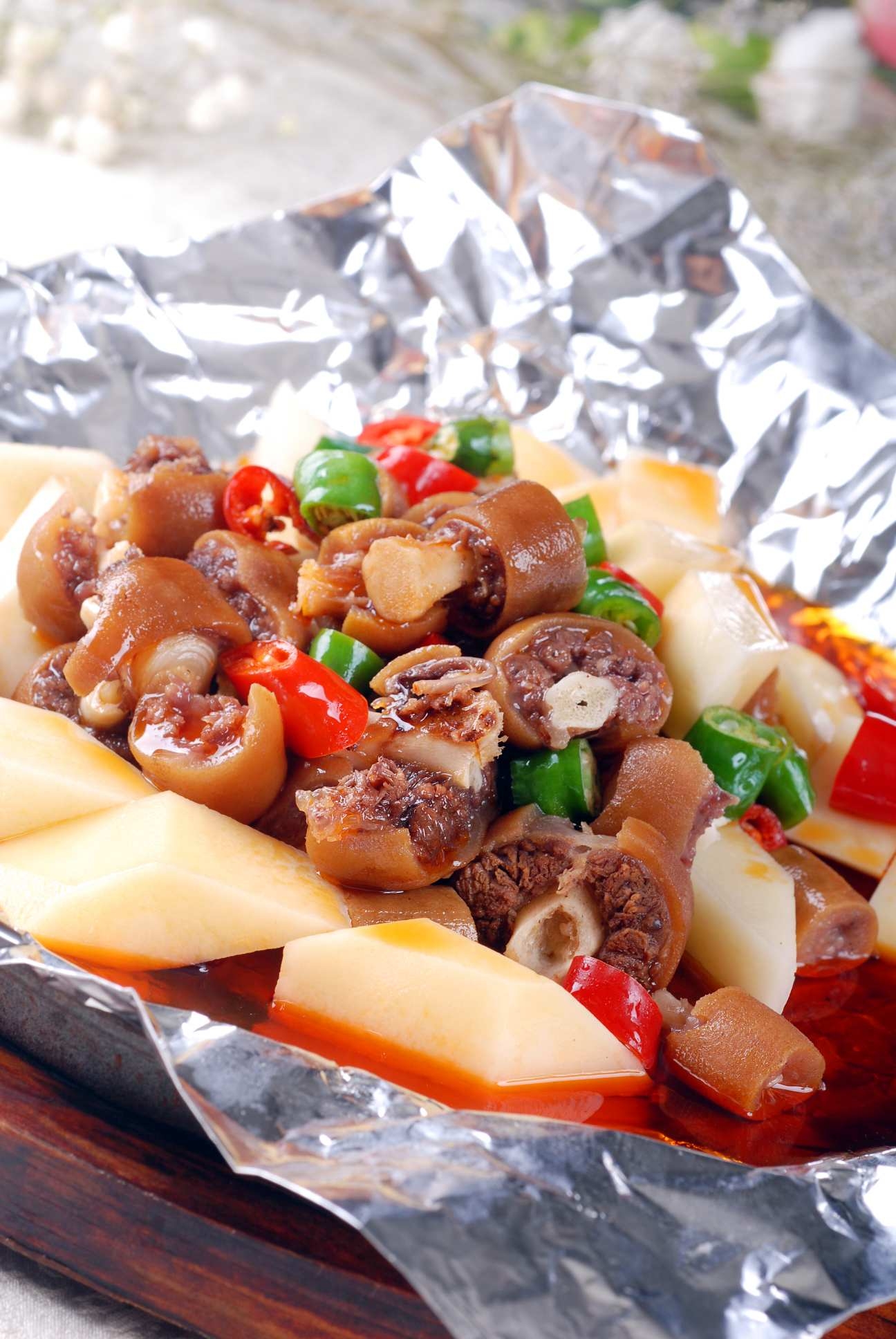 土豆烧牛尾高清图片