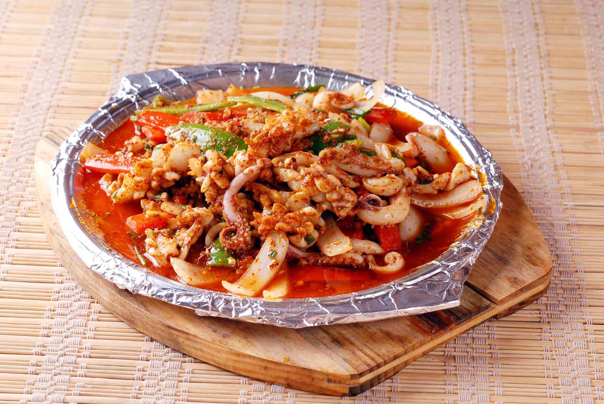 餐饮美食川菜麻辣鲜鱿高清图片