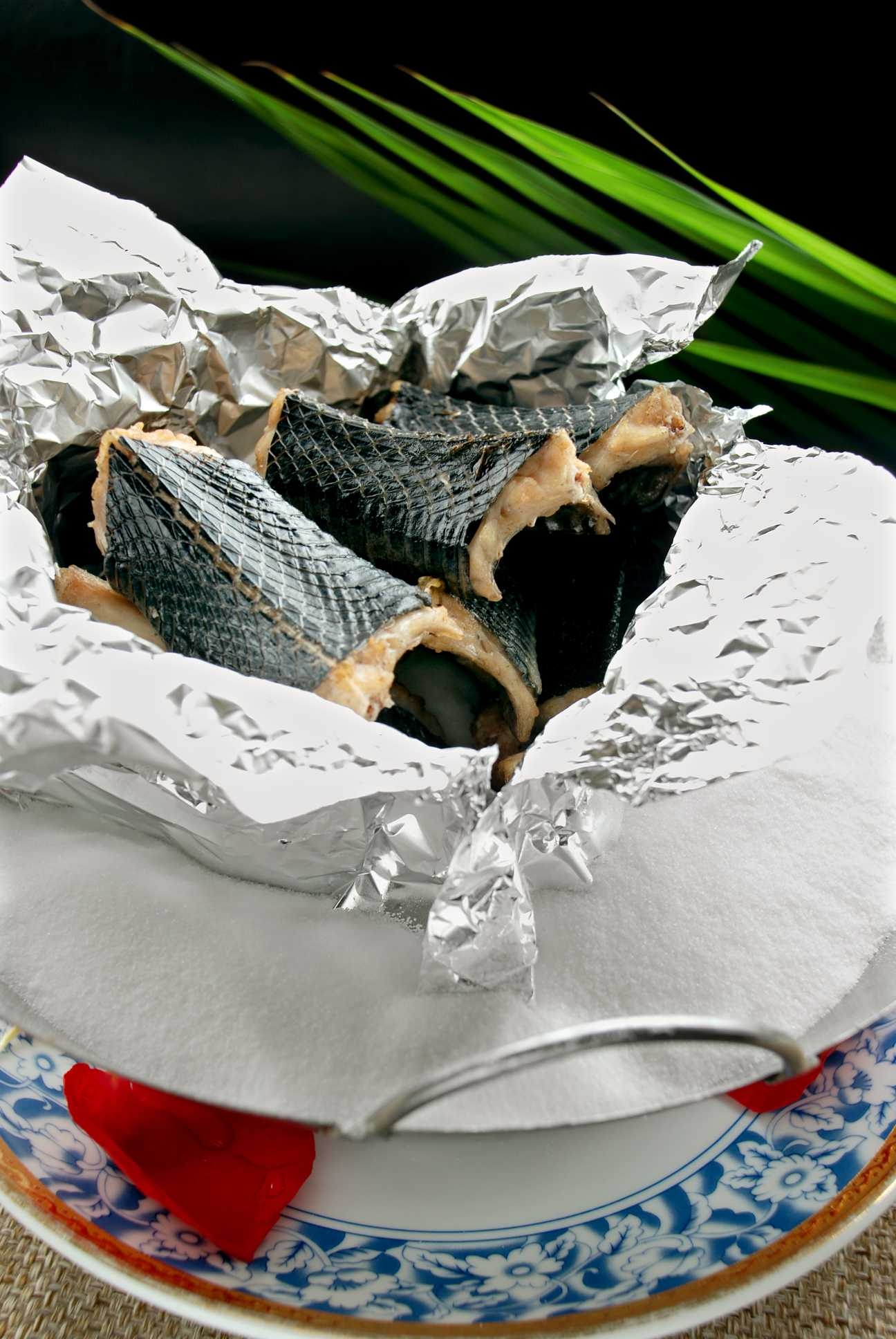 秘制盐火局蛇高清图片