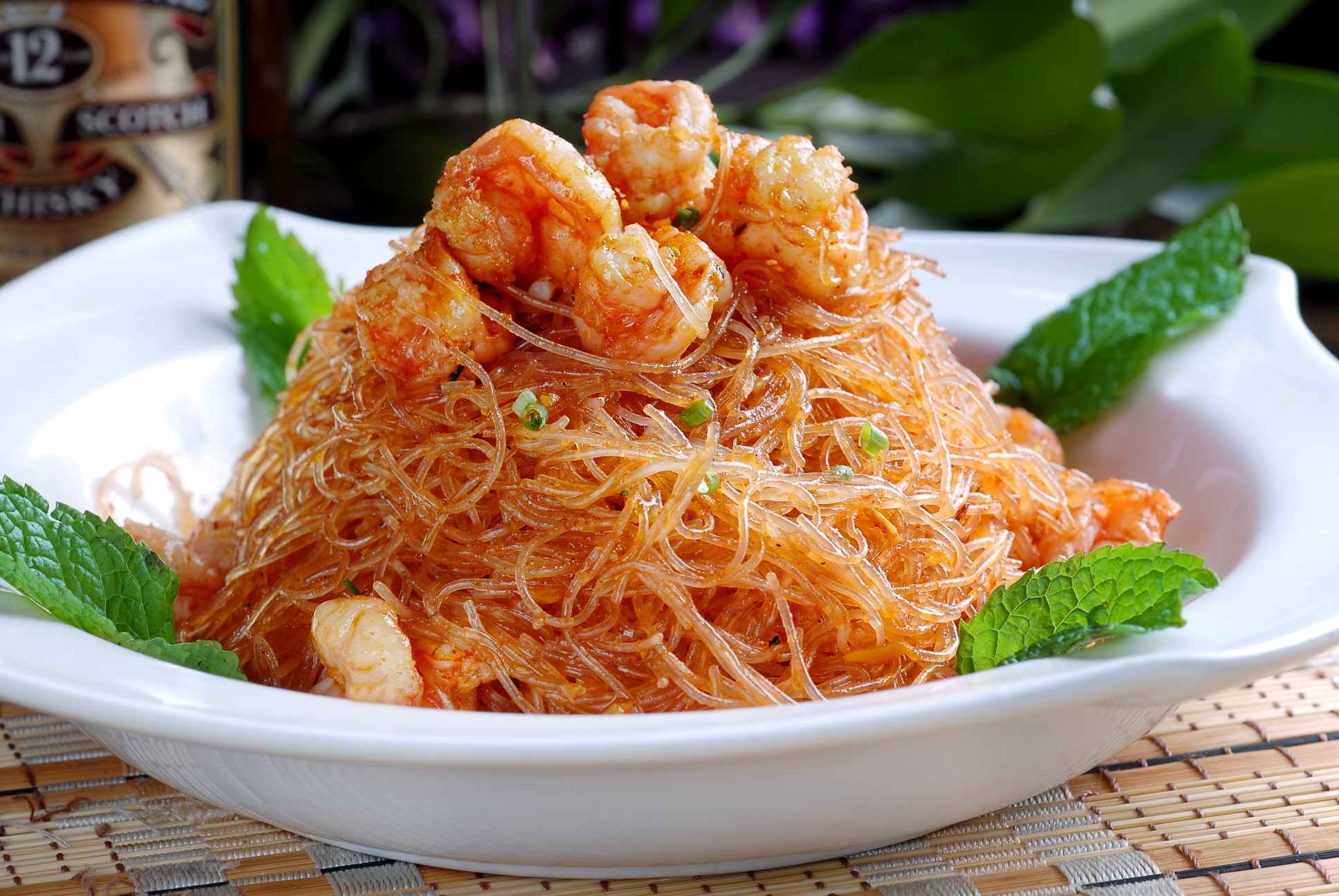 餐饮美食虾仁捞粉丝高清图片