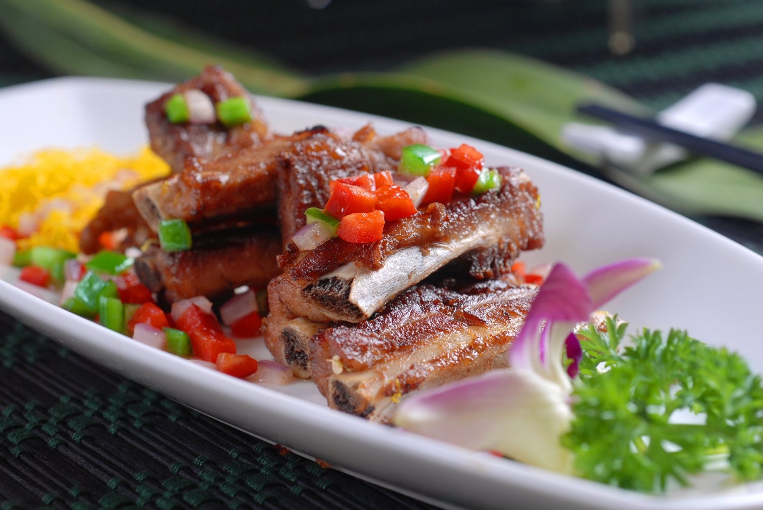 餐饮美食锅煎香排高清图片