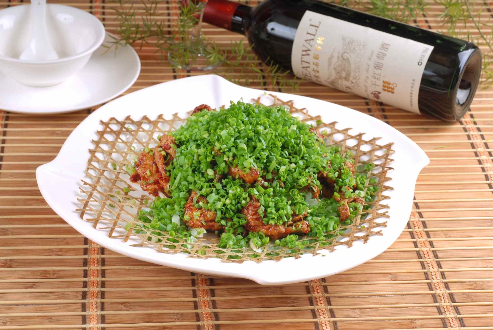 餐饮美食川菜葱香牛柳1高清图片