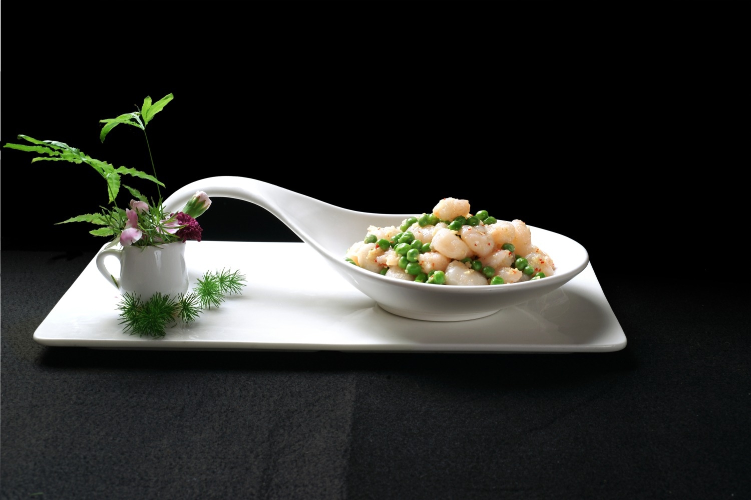 餐饮美食川菜姜茸虾球鲜辣味高清图片