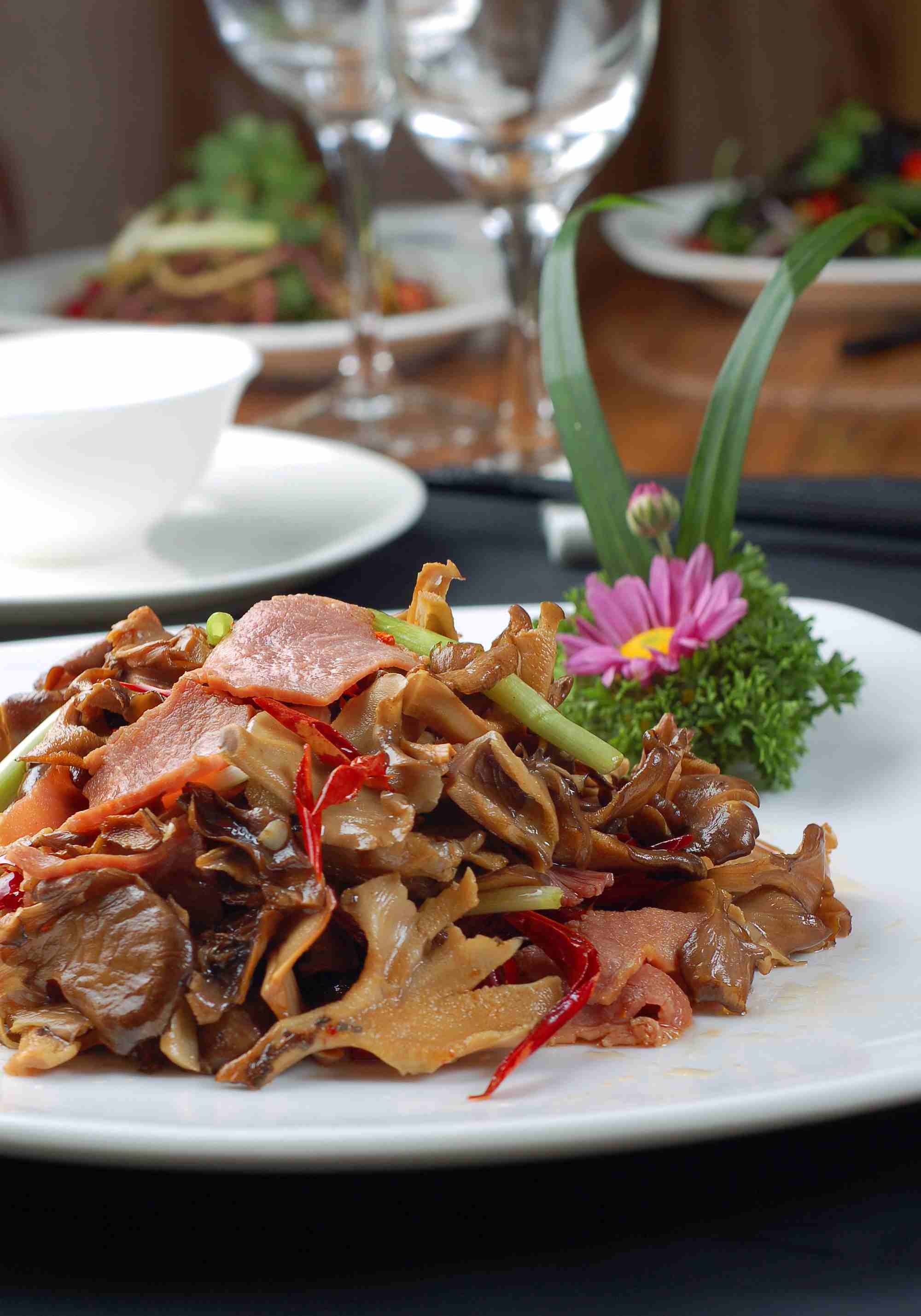 高清图片餐饮美食川菜培根茶树菇()高清图片