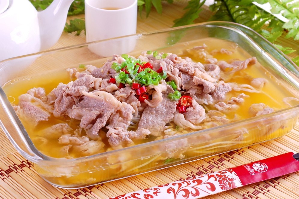 餐饮美食明炉酸汤肥牛高清图片