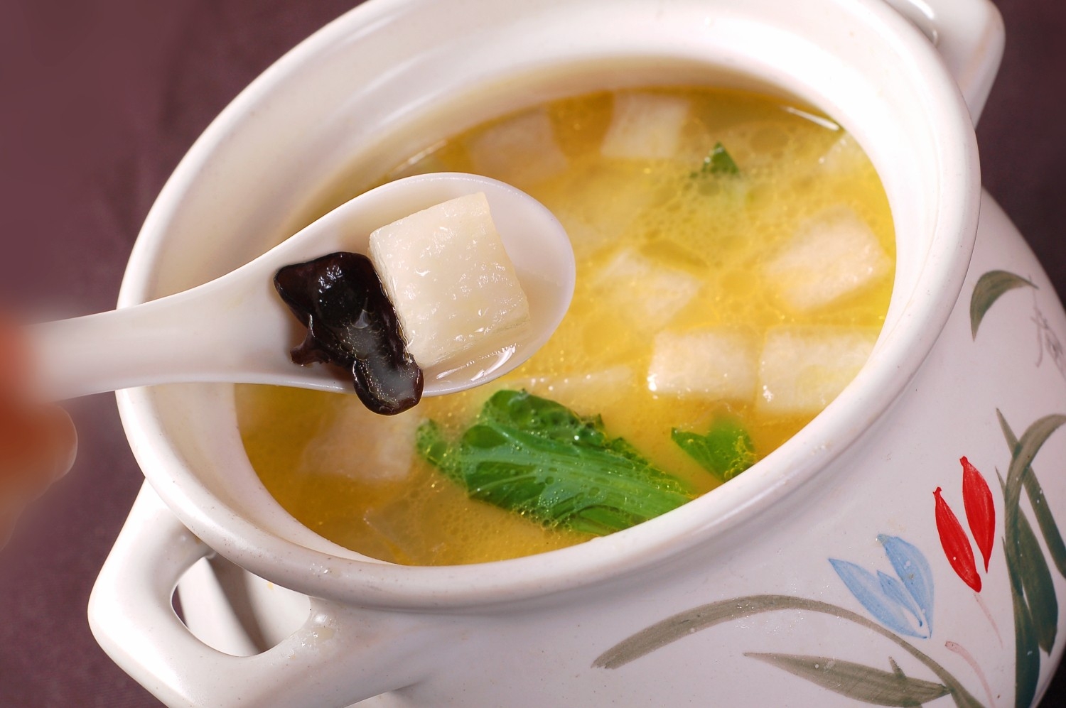 热墨鱼胡椒煲猪肚咸鲜味高清图片