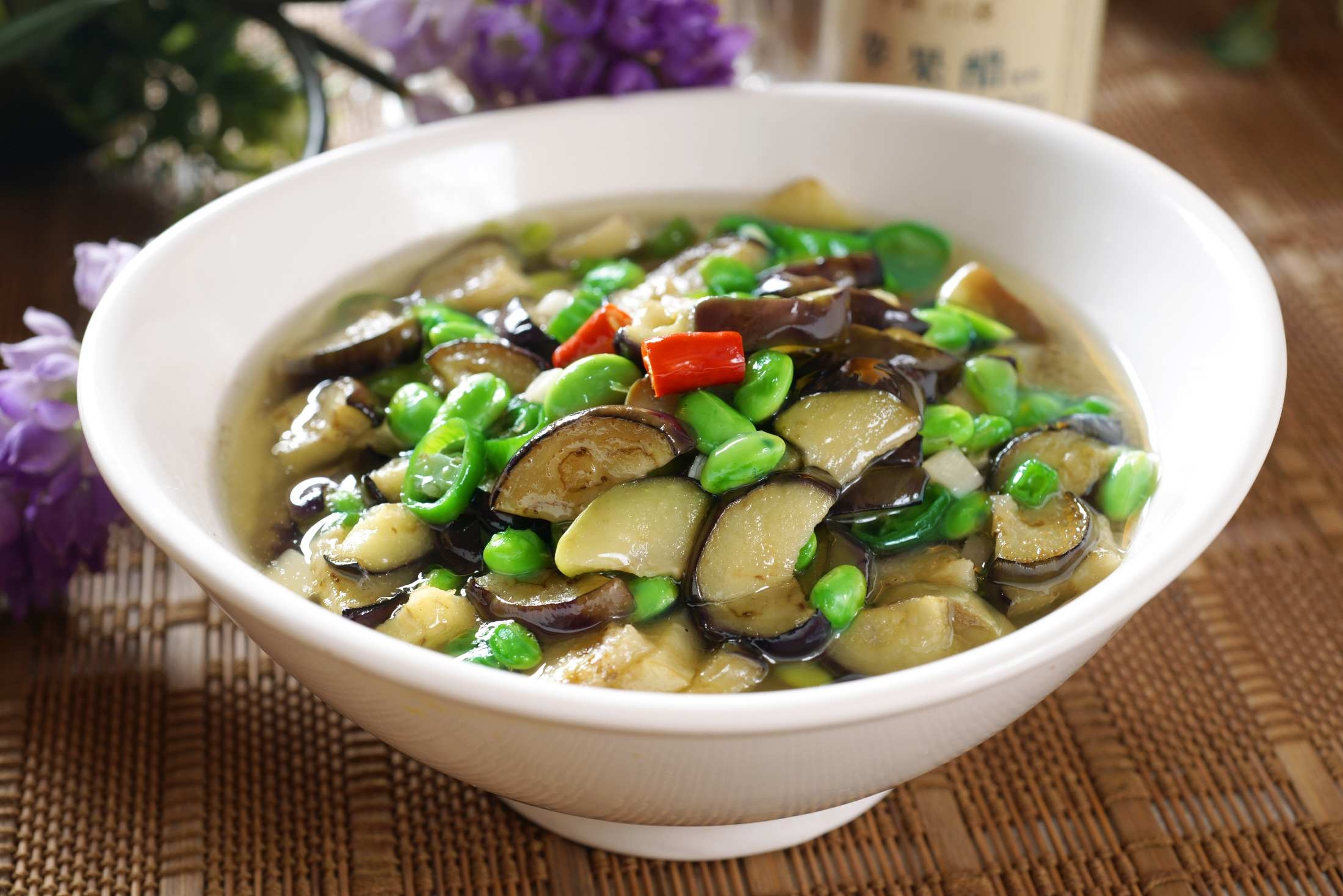 青豆烧茄子高清图片