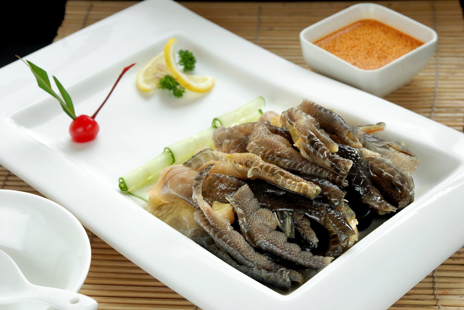 农家土鸡脚高清图片