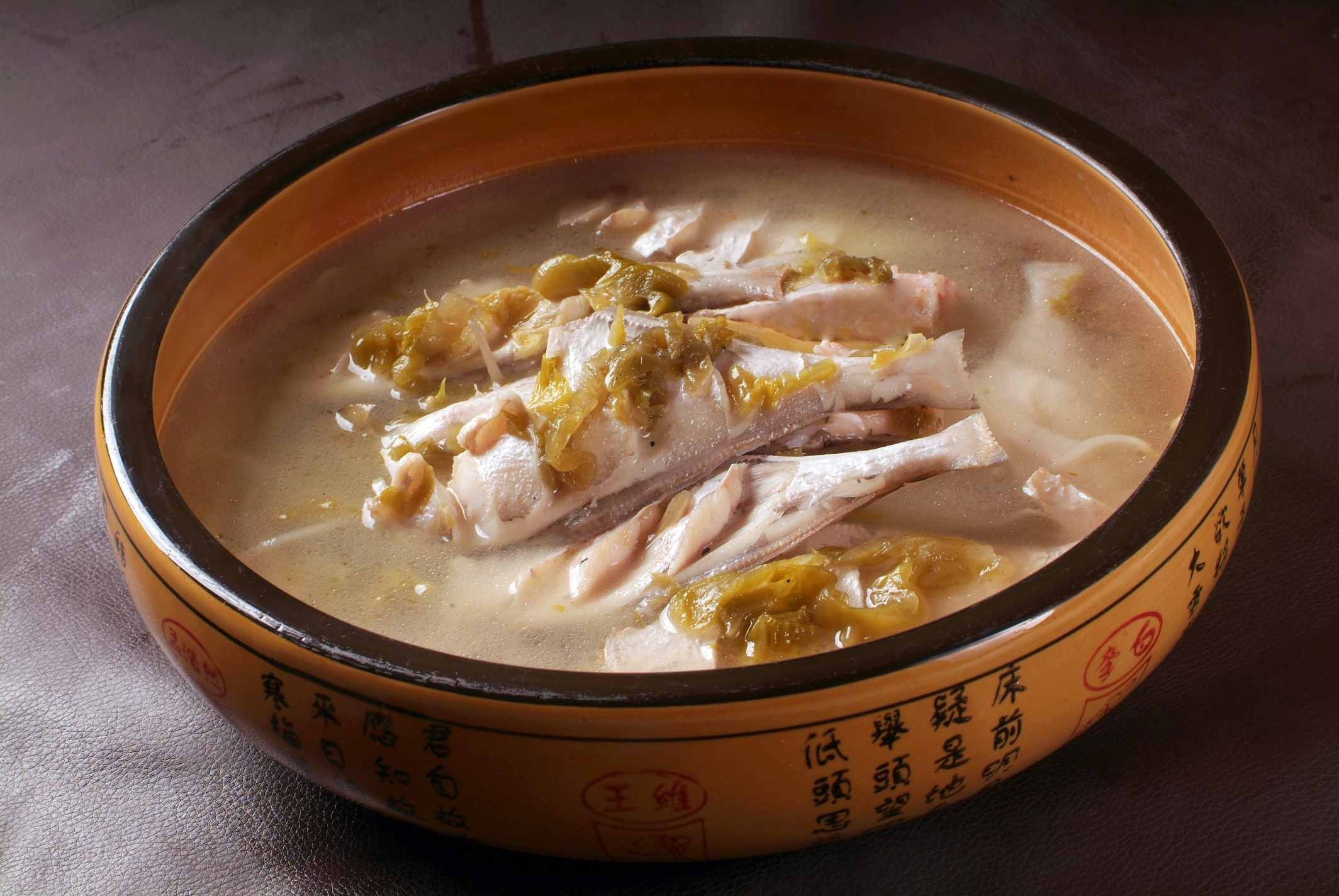 餐饮美食鱼类酸菜白味耗儿鱼高清图片