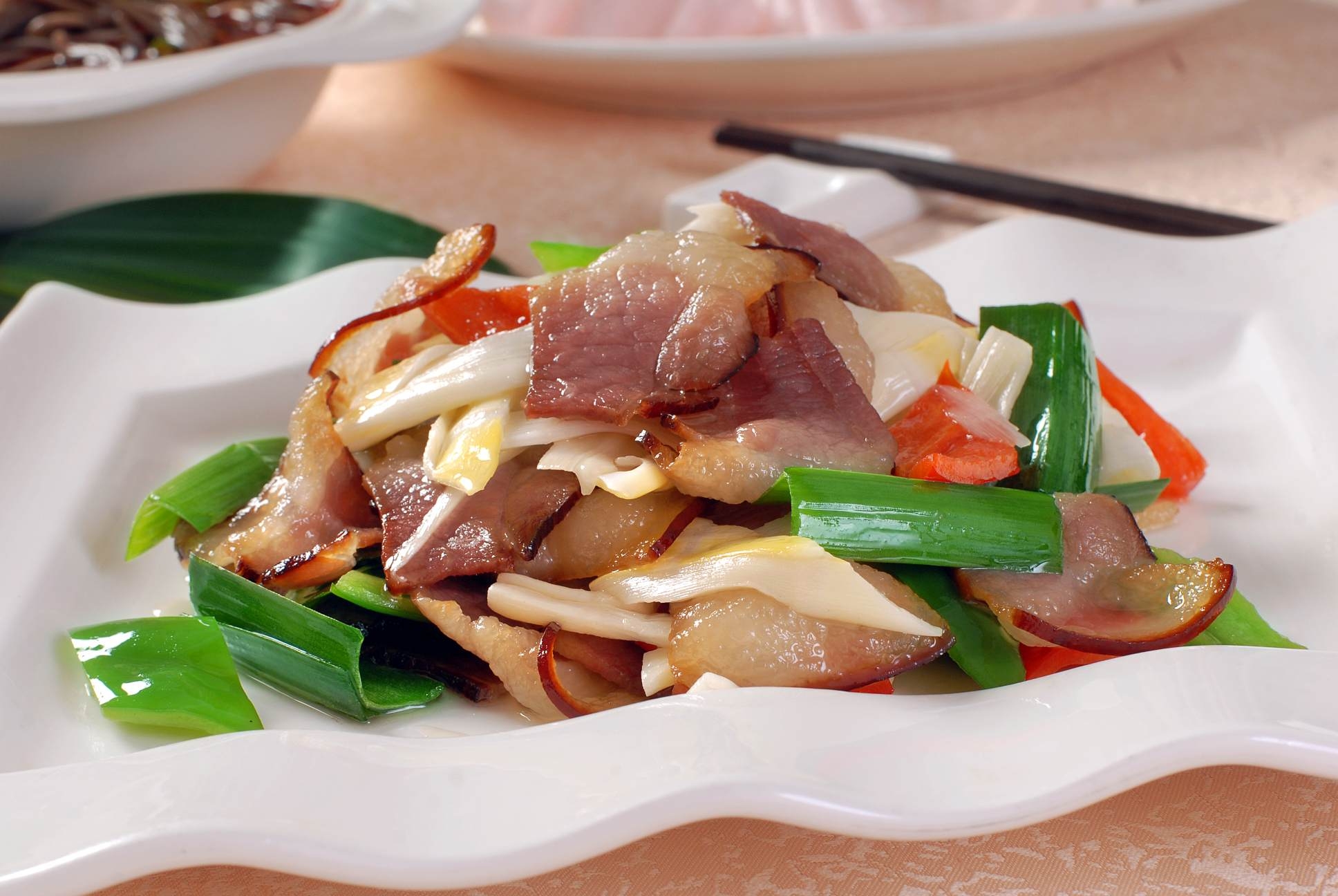 餐饮美食腊肉爆脆笋高清图片