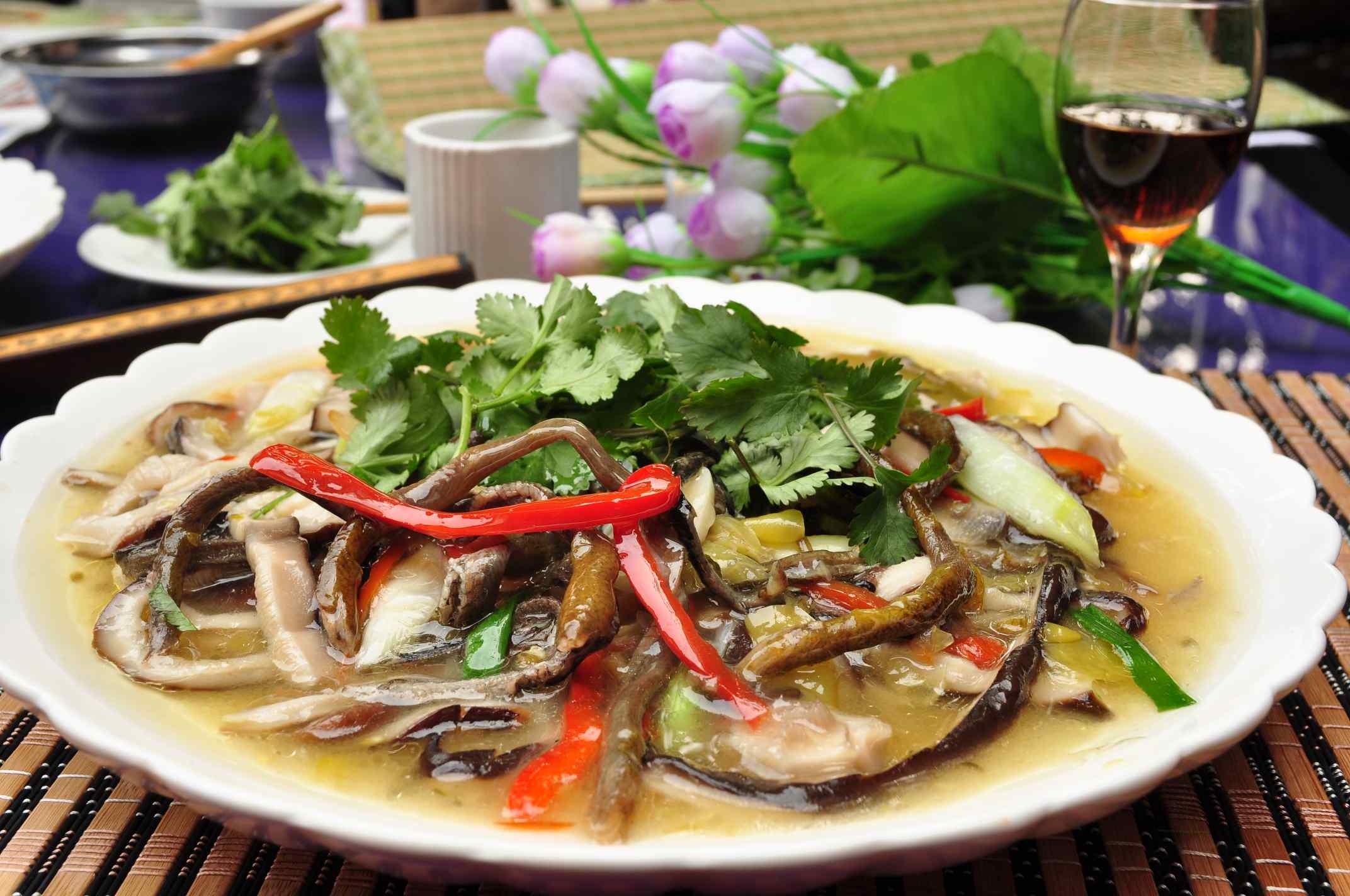 鳝鱼香菇鳝丝高清图片