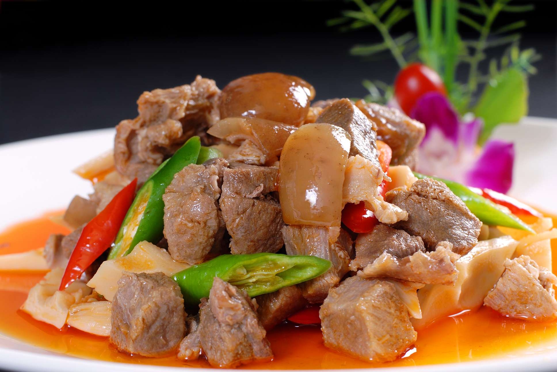 餐饮美食香笋野猪肉高清图片