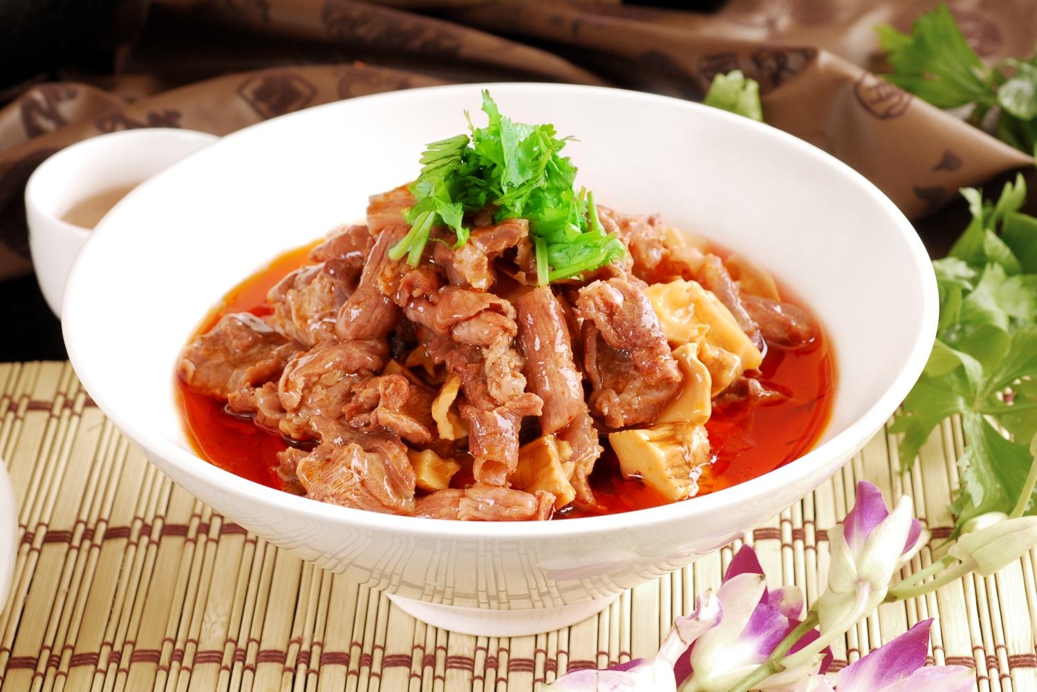 热笋子牛肉高清图片