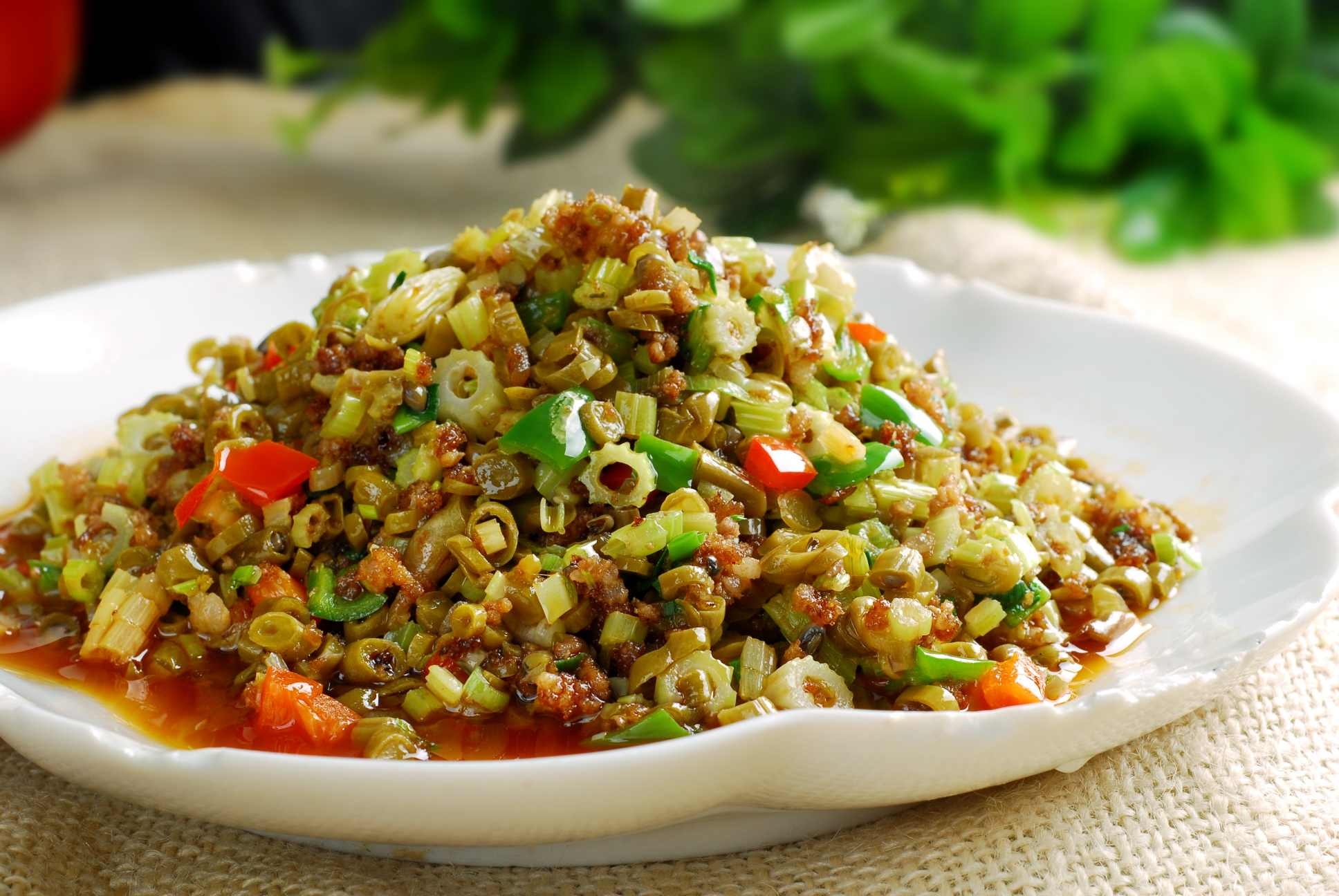 芹菜豇豆炒肉末高清图片