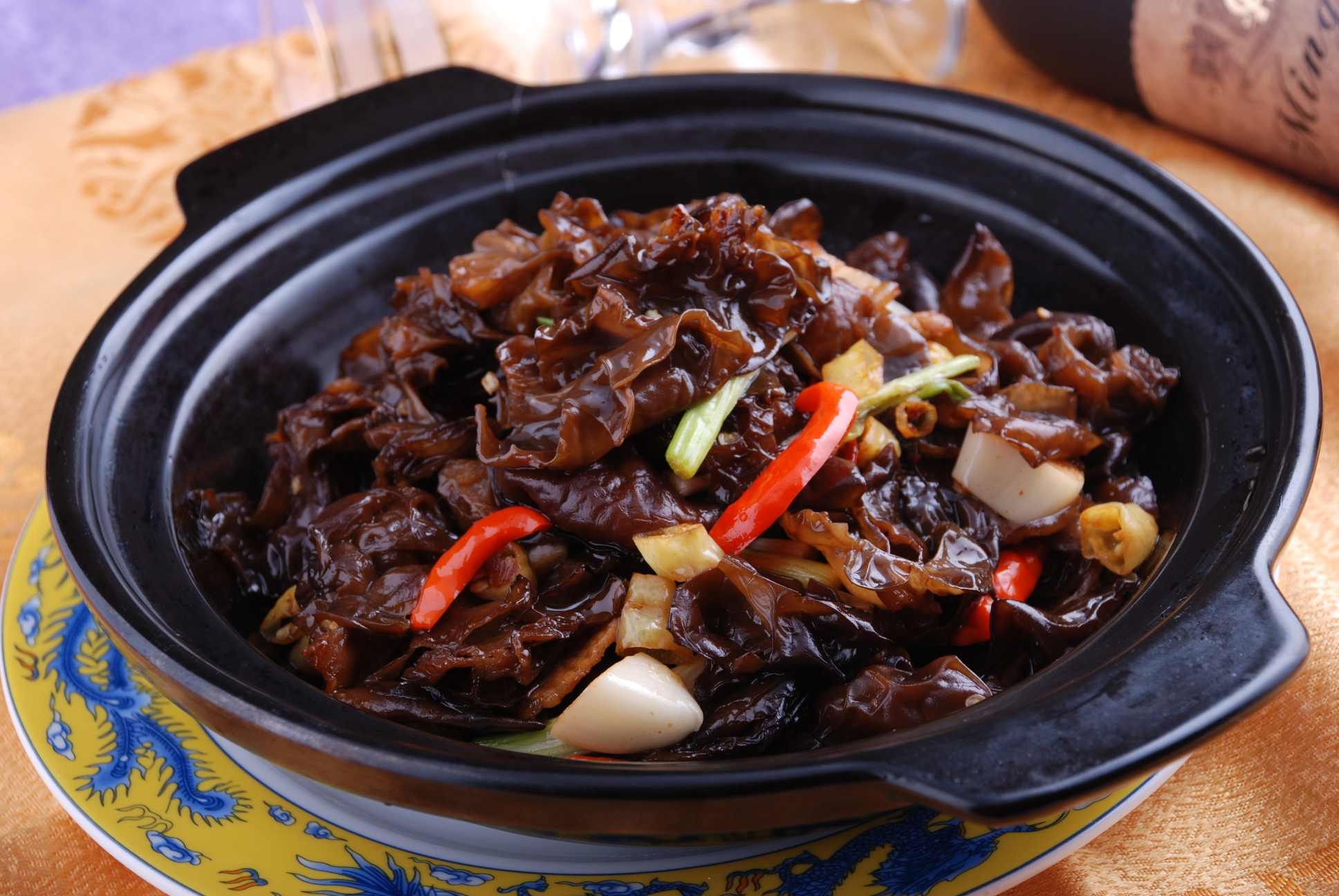 砂锅黑木耳高清图片