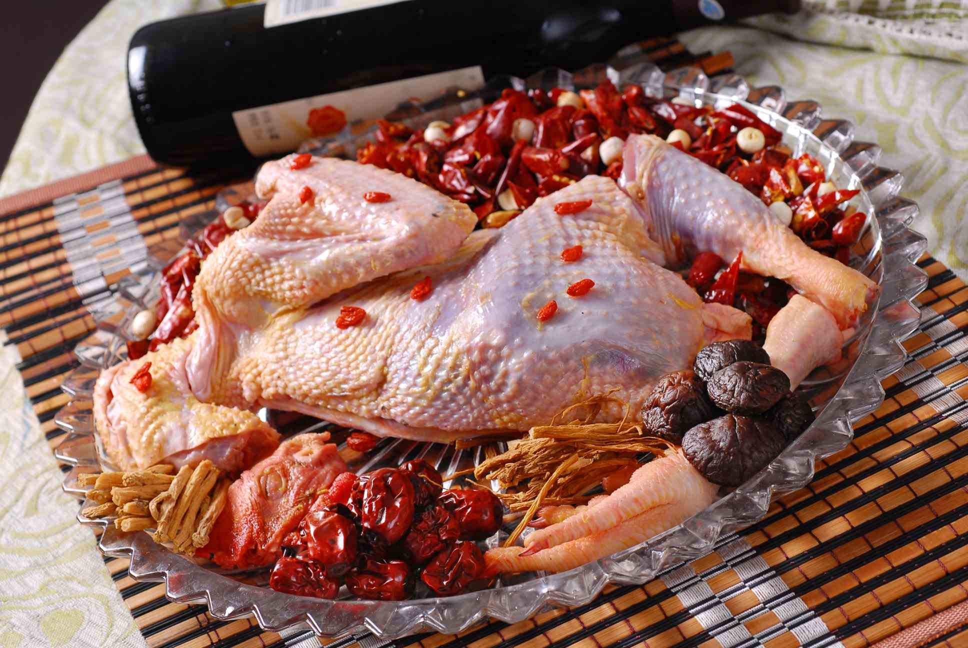 招牌农家烧鸡公高清图片