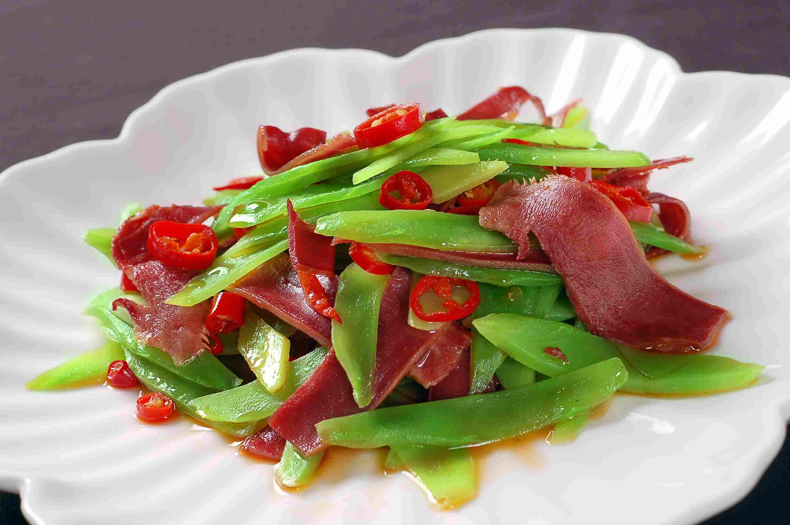 餐饮美食湘菜香炒腊猪舌高清图片