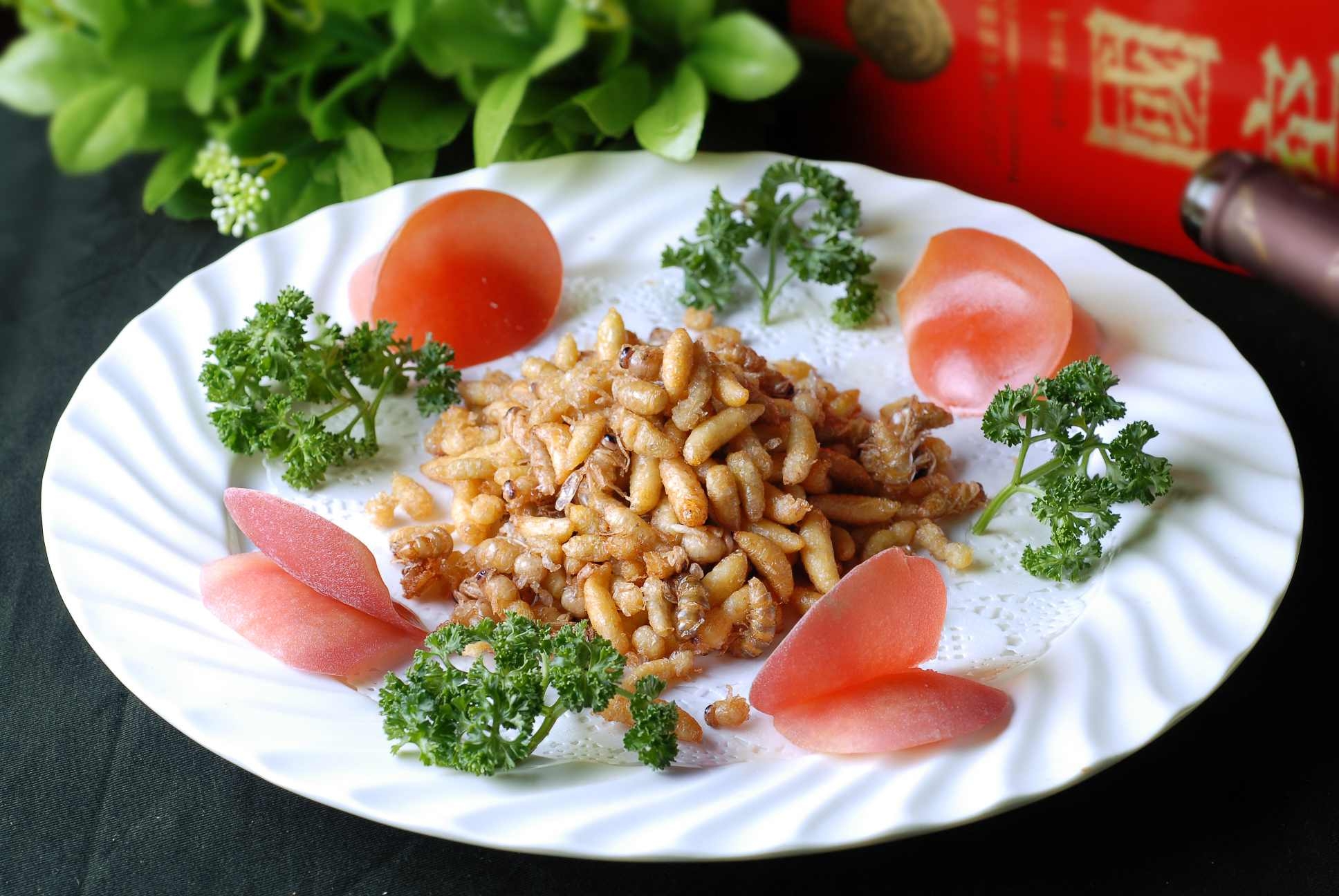 餐饮美食椒盐蜂蛹高清图片