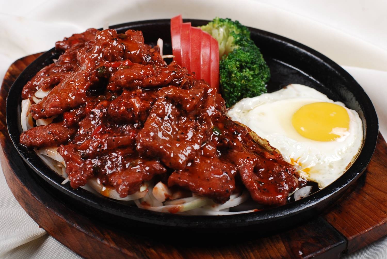 明月生辉高清图片