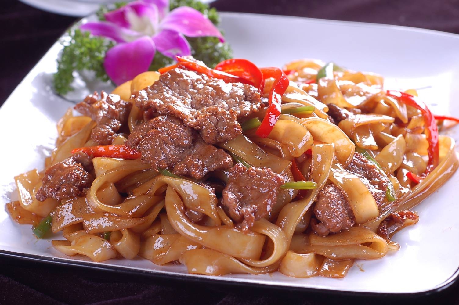 餐饮美食川菜干炒牛肉粉高清图片