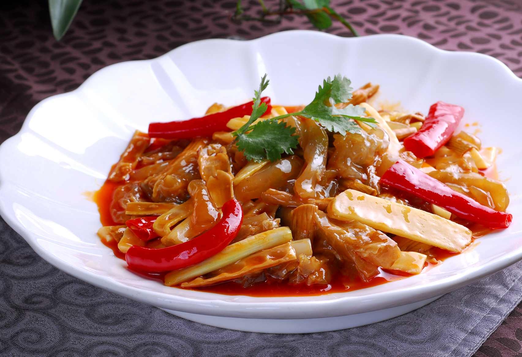 双笋烧牛筋高清图片