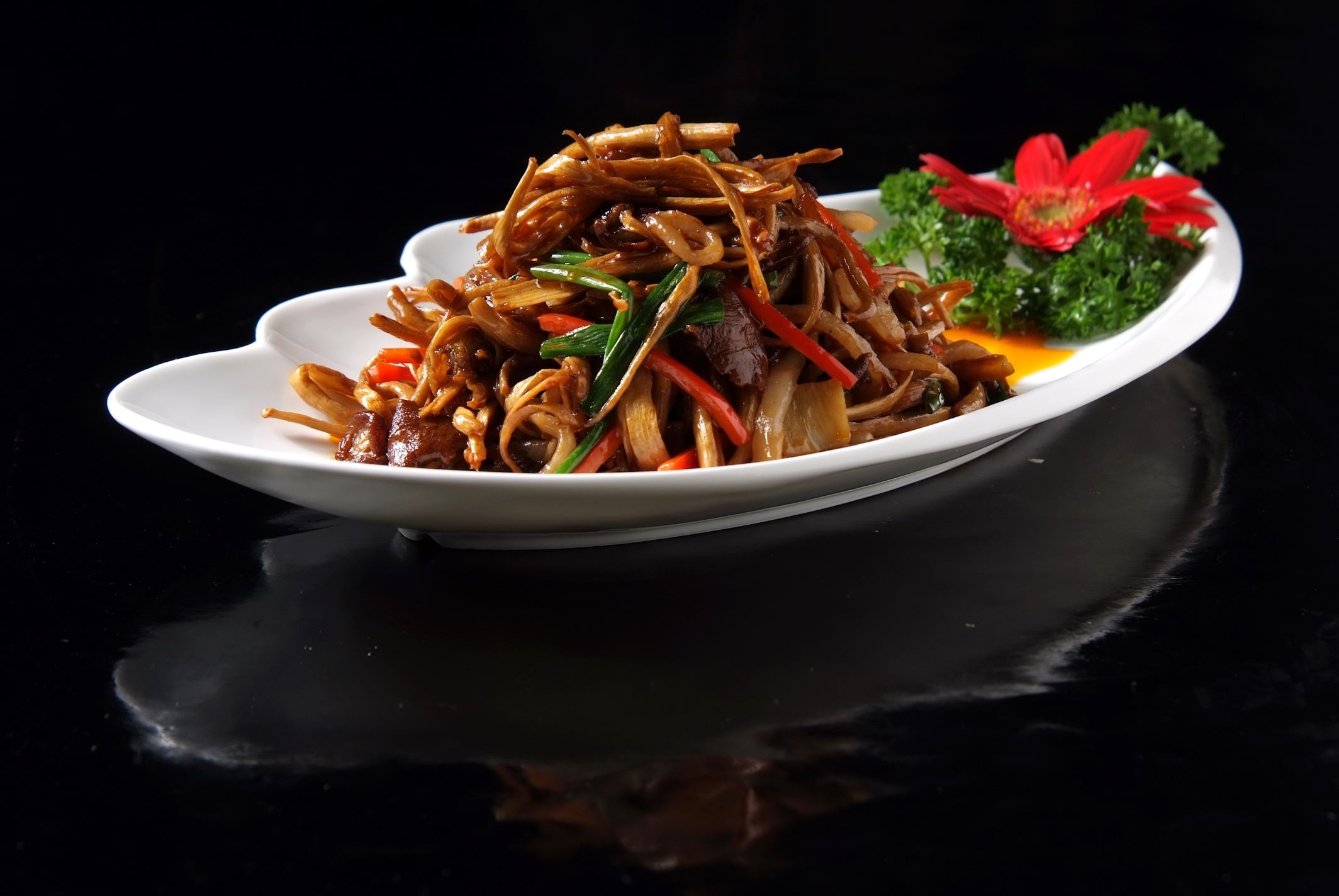 餐饮美食川菜酱香茶树菇高清图片