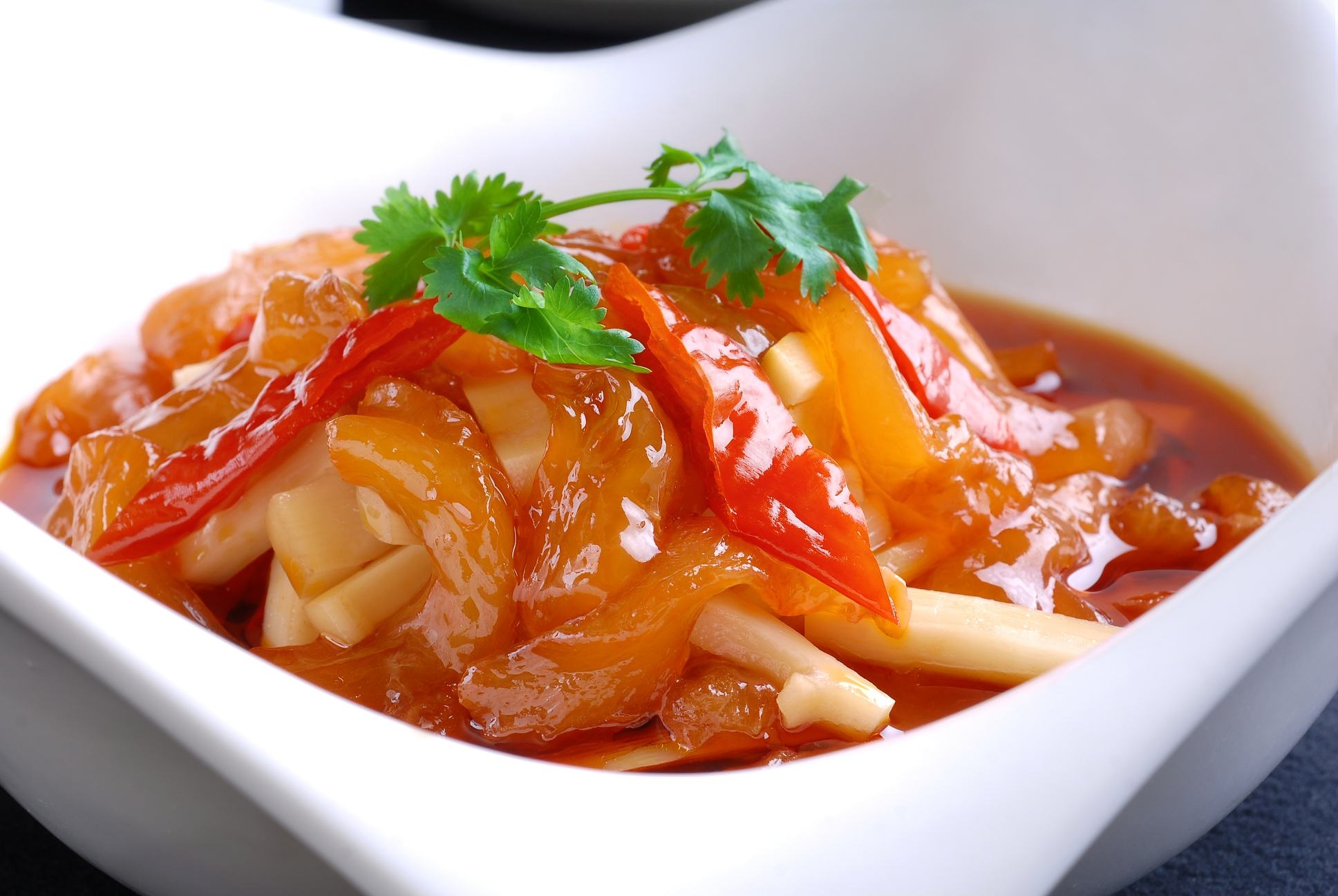 餐饮美食川菜桶笋烧驴筋高清图片