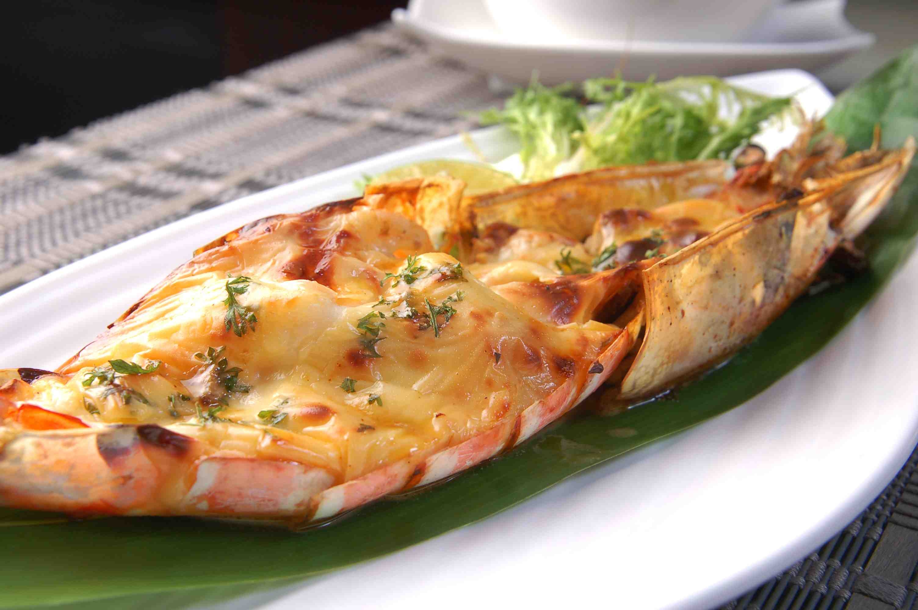 特色蒜茸芝士焗大虾高清图片